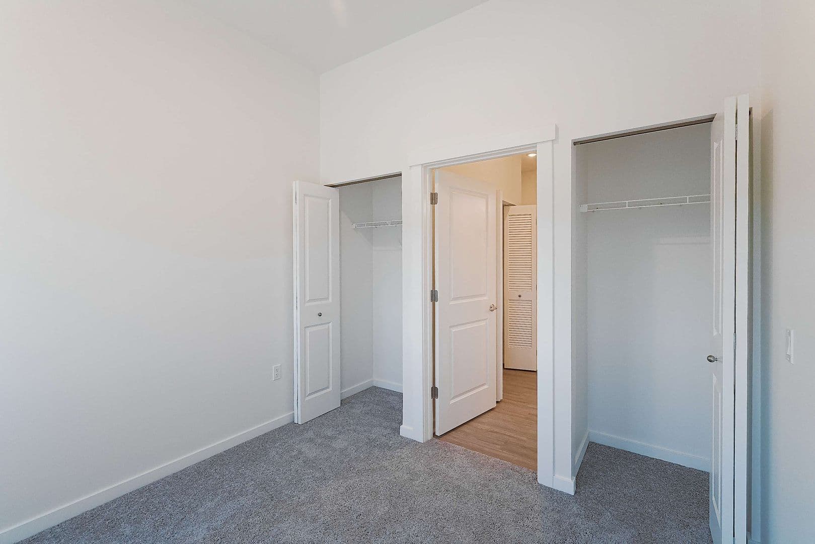 Lansing Apartment: 501 S  Capitol Avenue