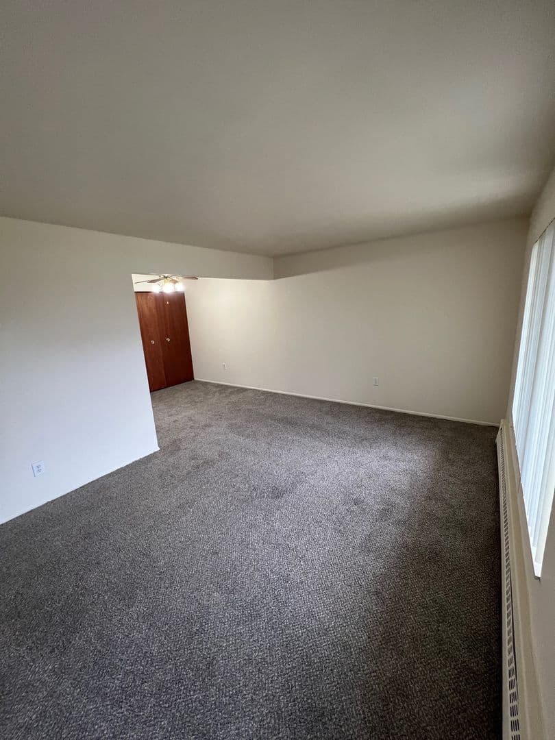 Roseville Apartment: 16435 E 12 Mile Rd