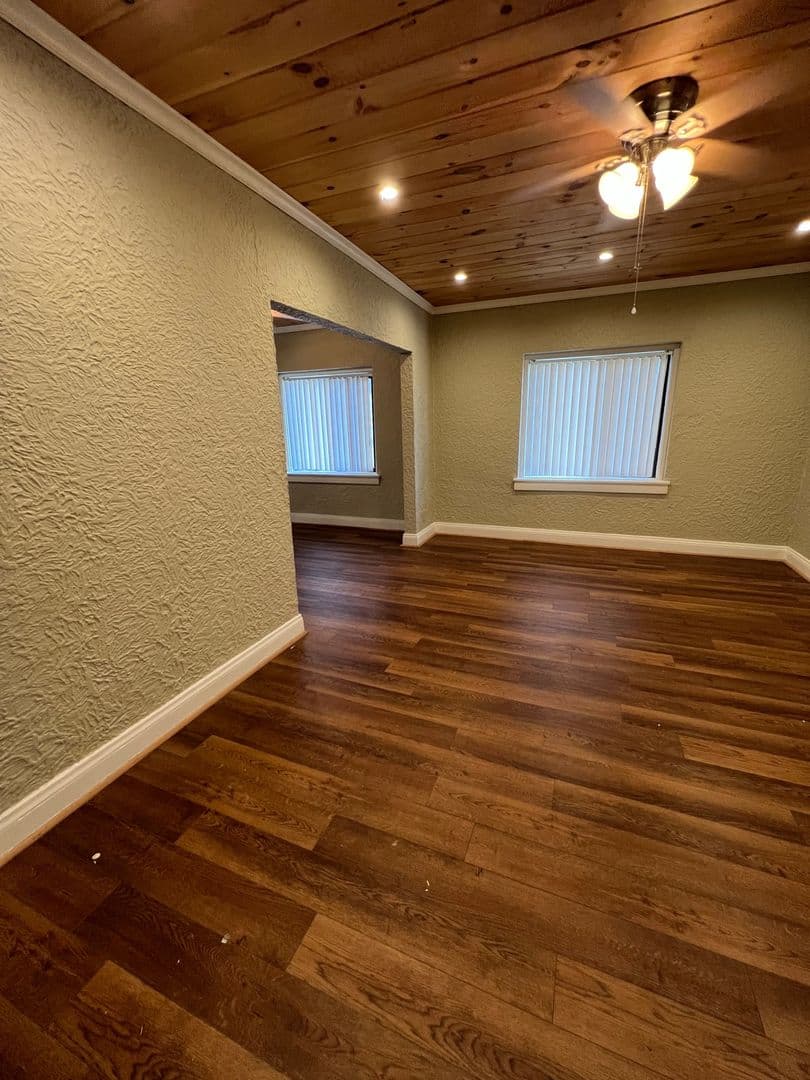Parchment Apartment: 133 & 143 N Riverview Drive