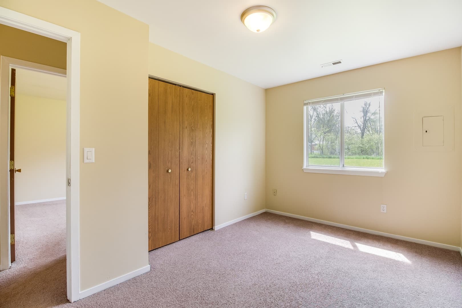 Fowlerville Apartment: 425 Meadowview St