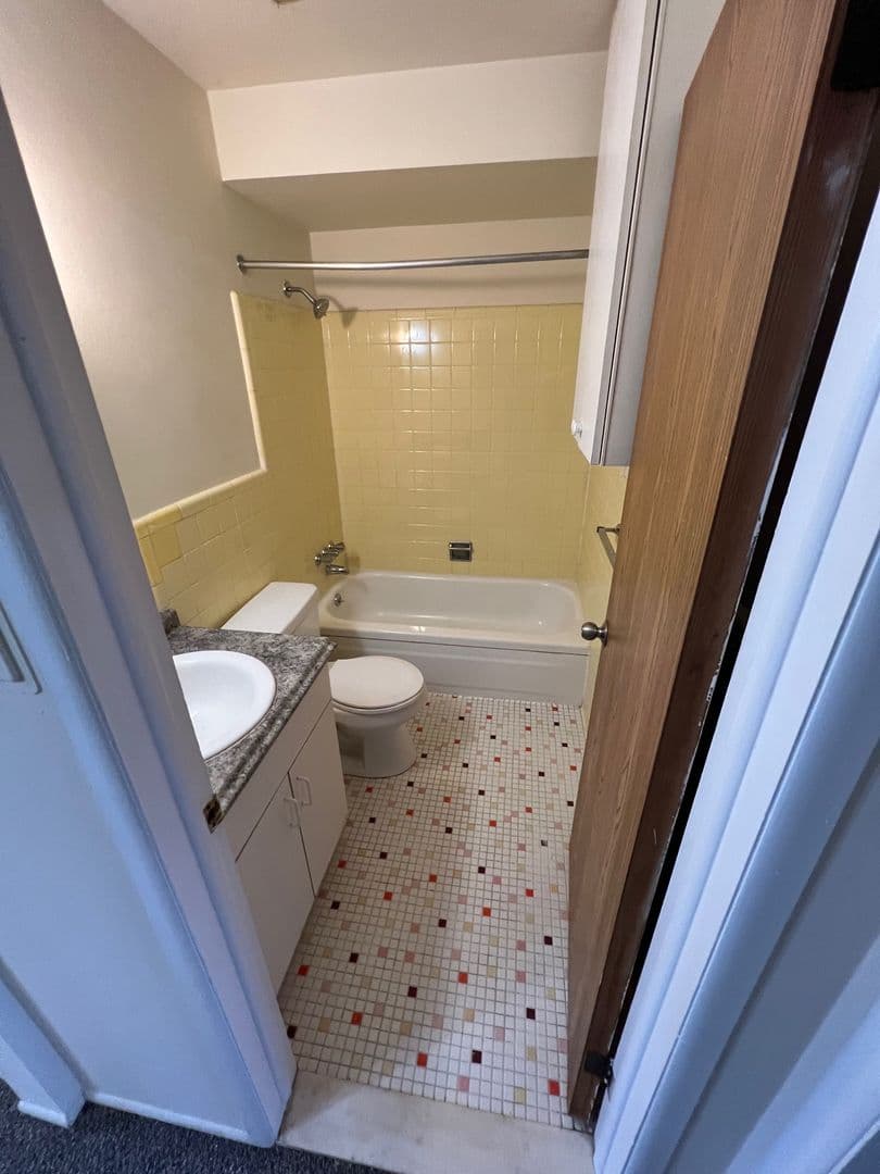 Roseville Apartment: 16435 E 12 Mile Rd