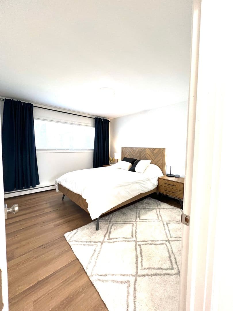 Royal Oak Apartment: 4001 W 13 Mile Road