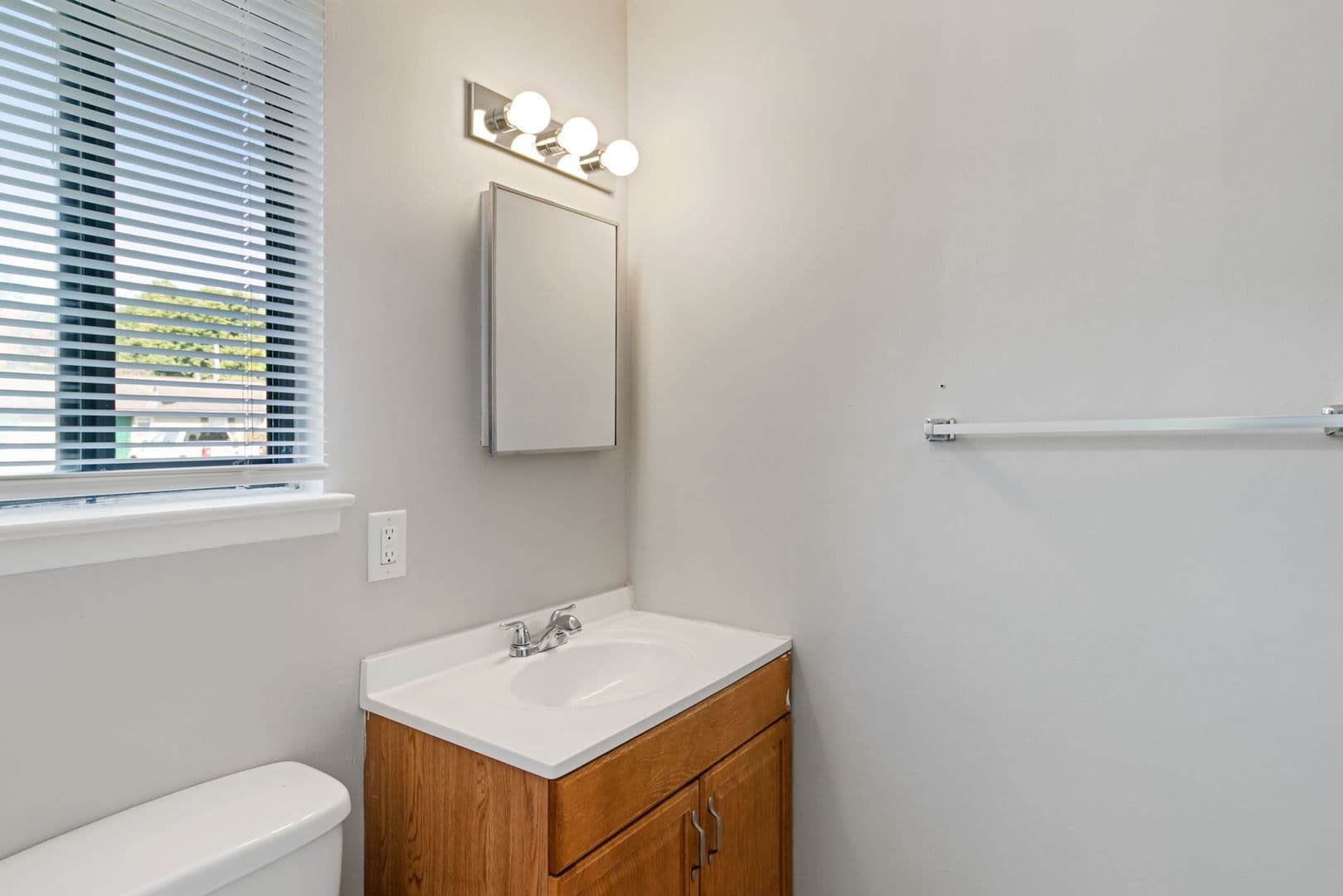 Waterford Apartment: 4144 Airport Rd