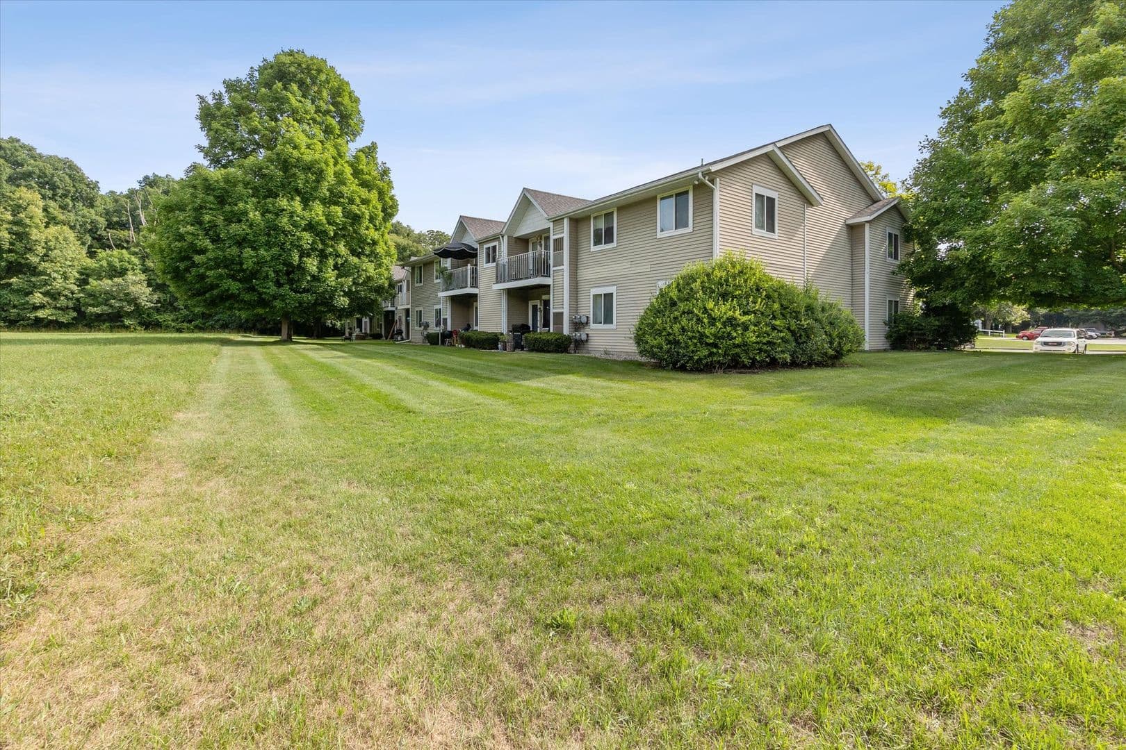 Augusta Apartment: 504 W Jefferson