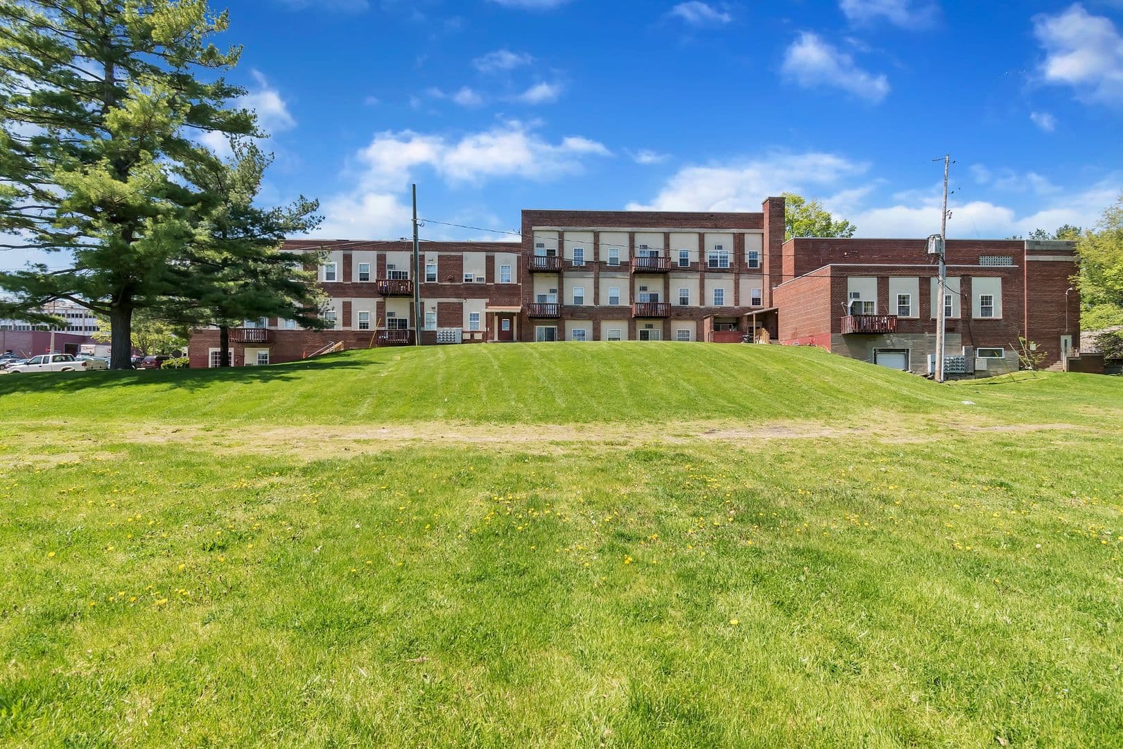 Olivet Apartment: 350 Church Street