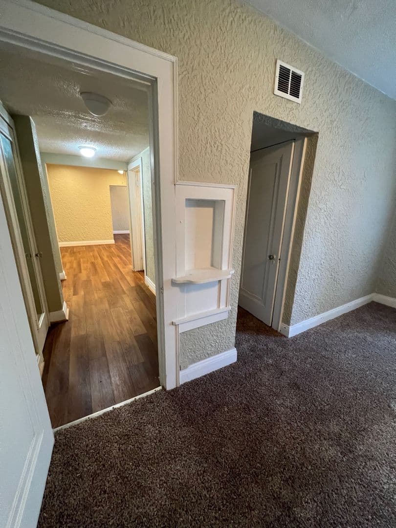 Parchment Apartment: 133 & 143 N Riverview Drive