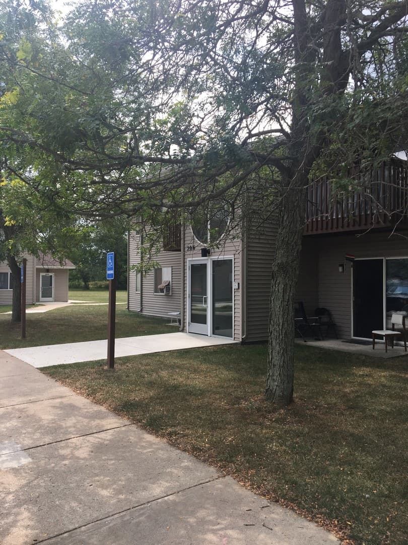 Litchfield Apartment: 204 Southfield St.