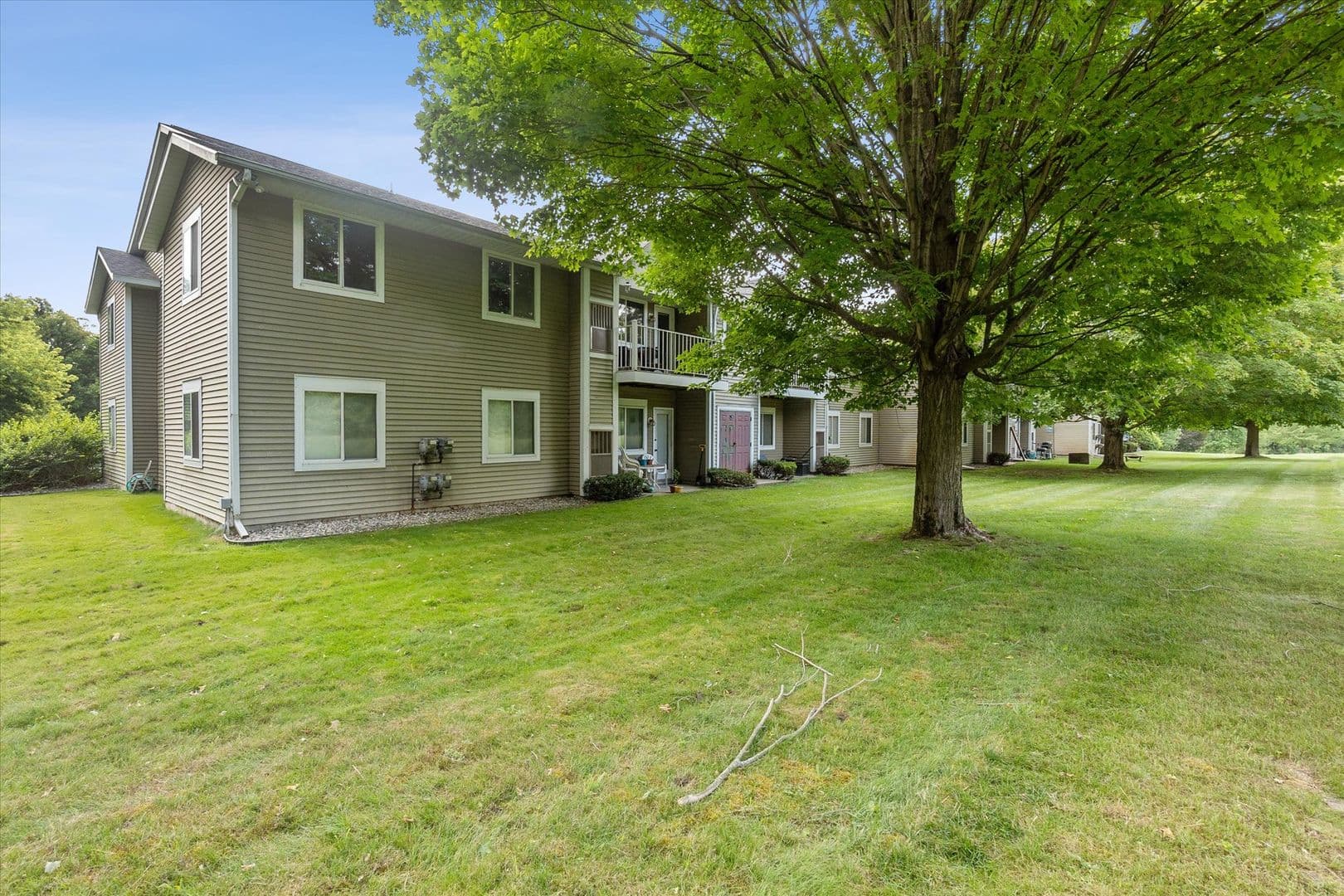 Augusta Apartment: 504 W Jefferson
