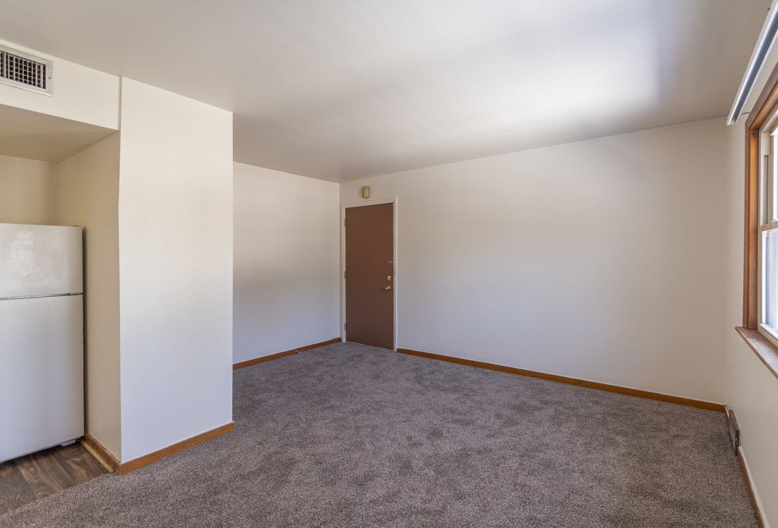 East Lansing Apartment: 144, 212, 224 Highland Avenue