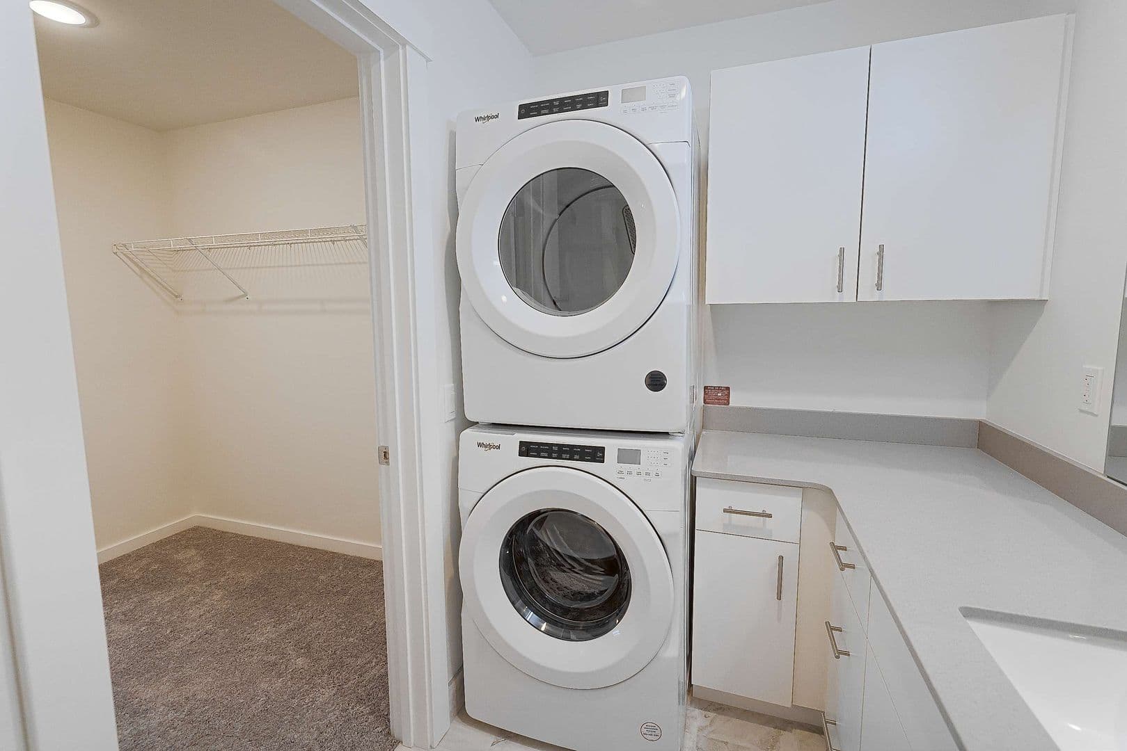 Lansing Apartment: 501 S  Capitol Avenue