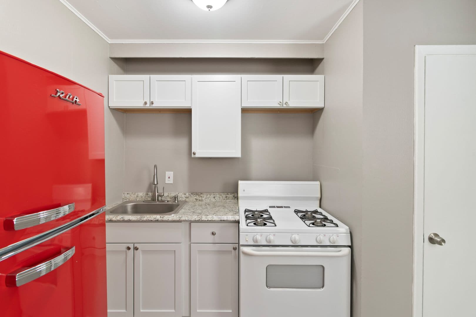 Redford Charter Twp Apartment: 24311 Plymouth Rd