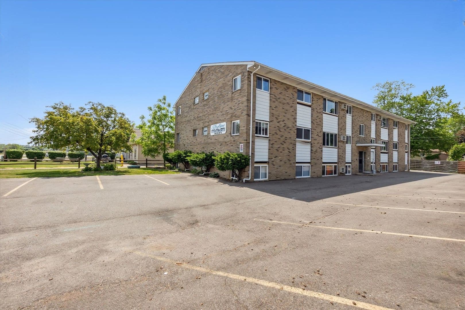 Lansing Apartment: 4221 N. Grand River Ave
