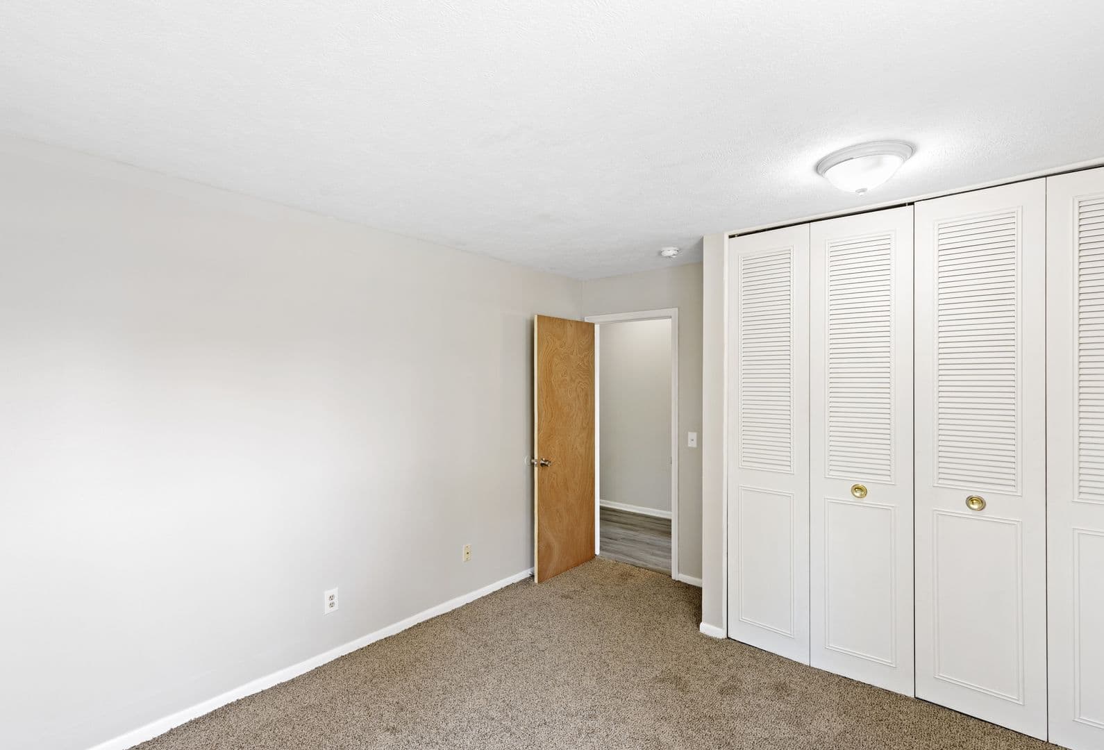 Lansing Apartment: 2928, 2931,2936,2937 Kenwick Circle