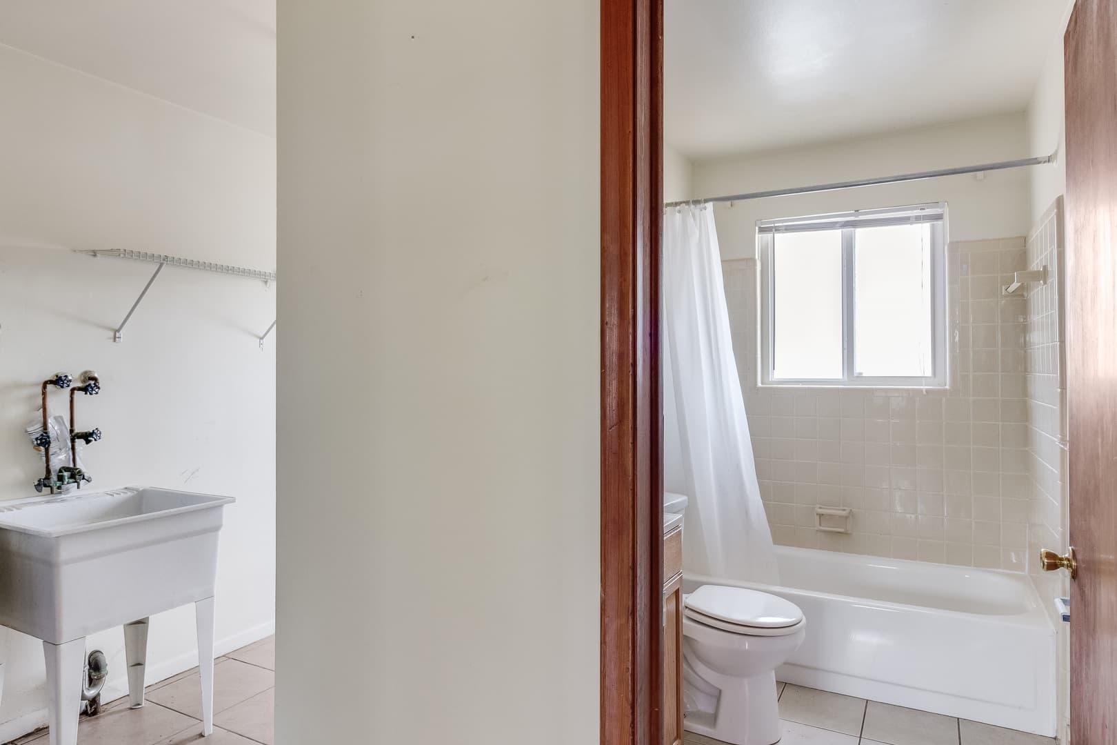 Lincoln Park Apartment: 2201 London Ave