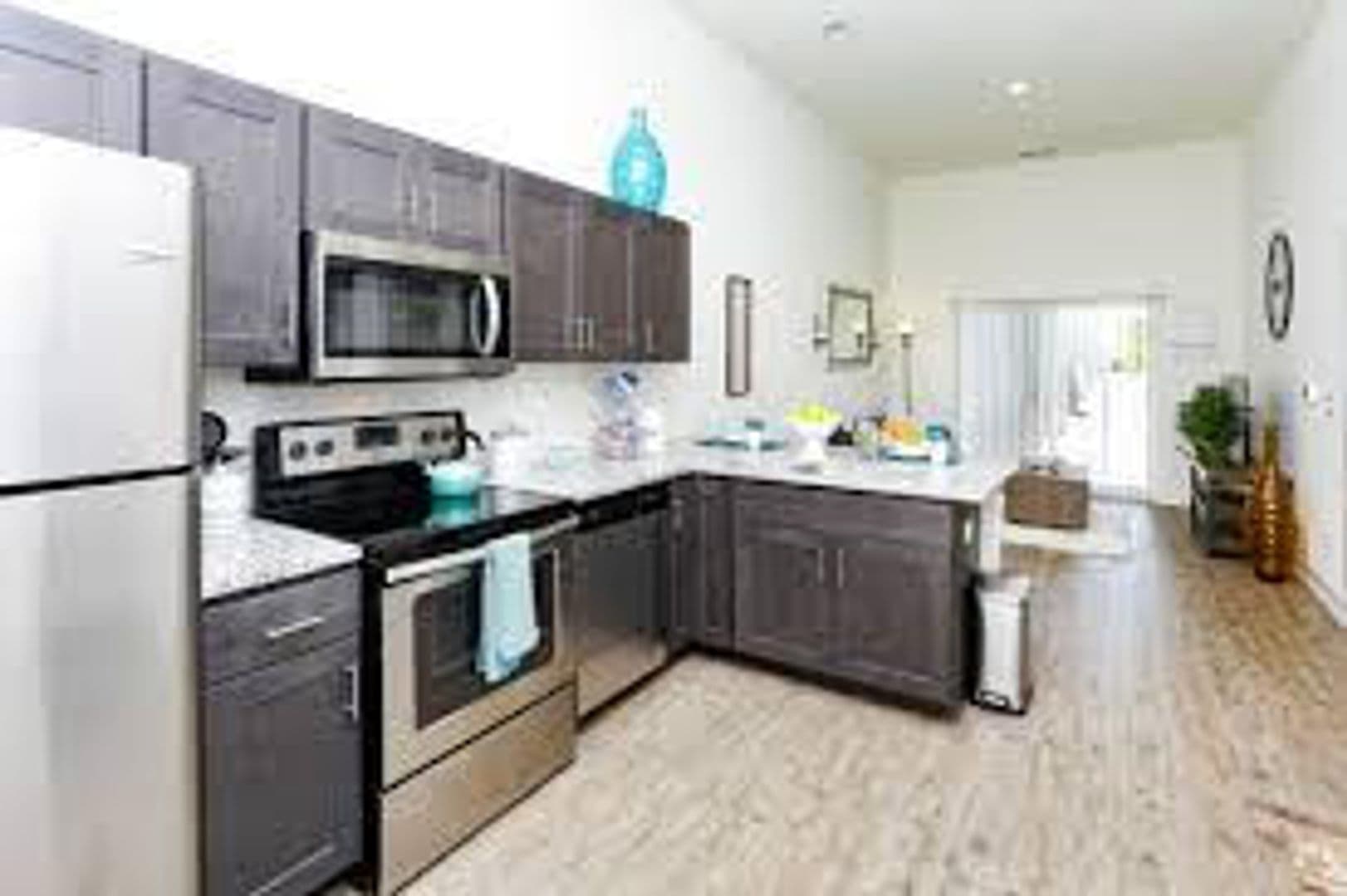 East Lansing Apartment: 16820 Chandler Rd
