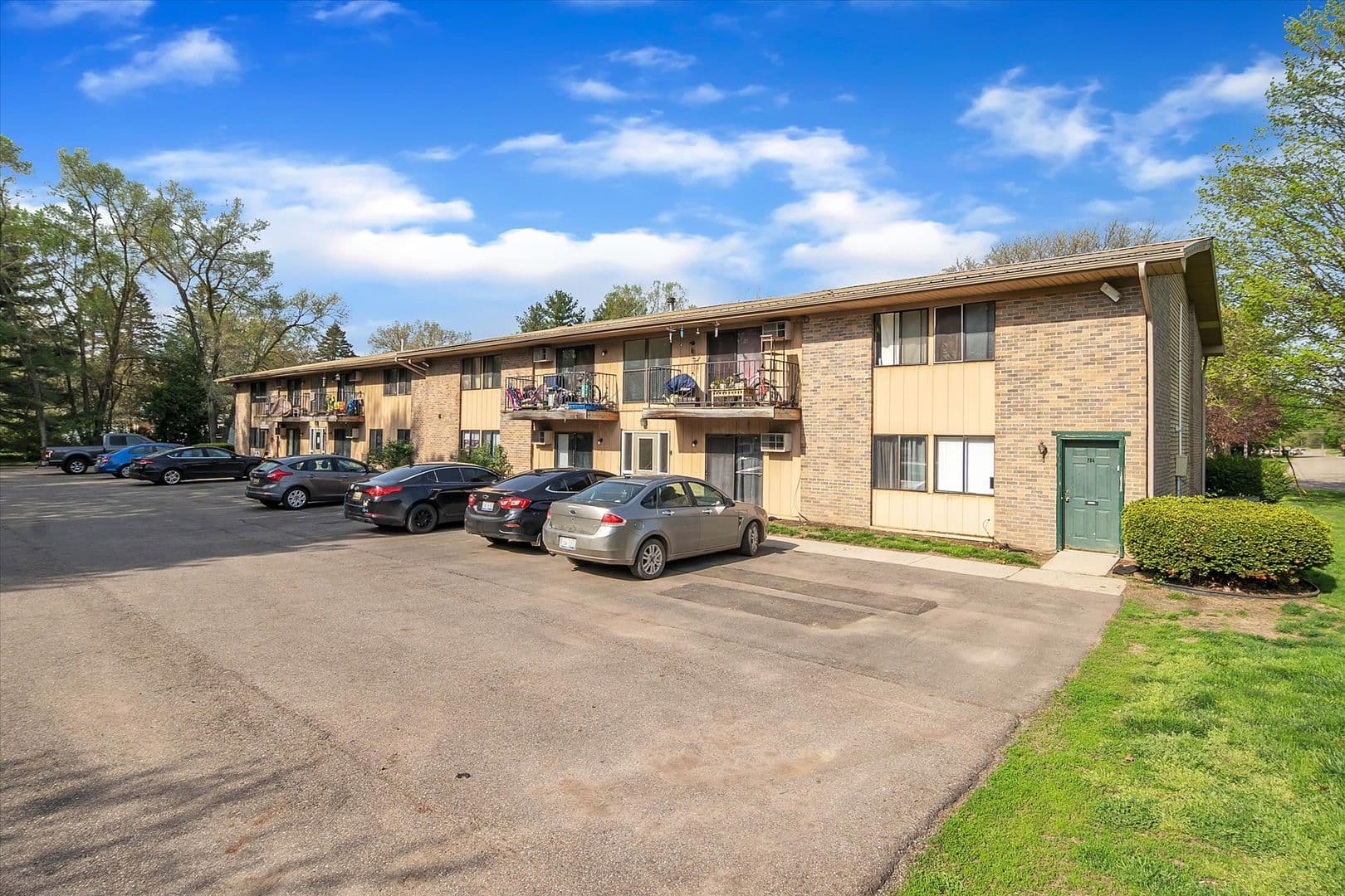 Olivet Apartment: 624 Spruce, 628 Spruce, 700 Spring Street, 706 Spring
