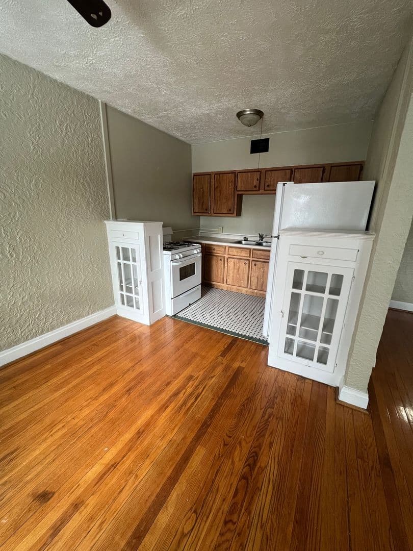 Parchment Apartment: 133 & 143 N Riverview Drive