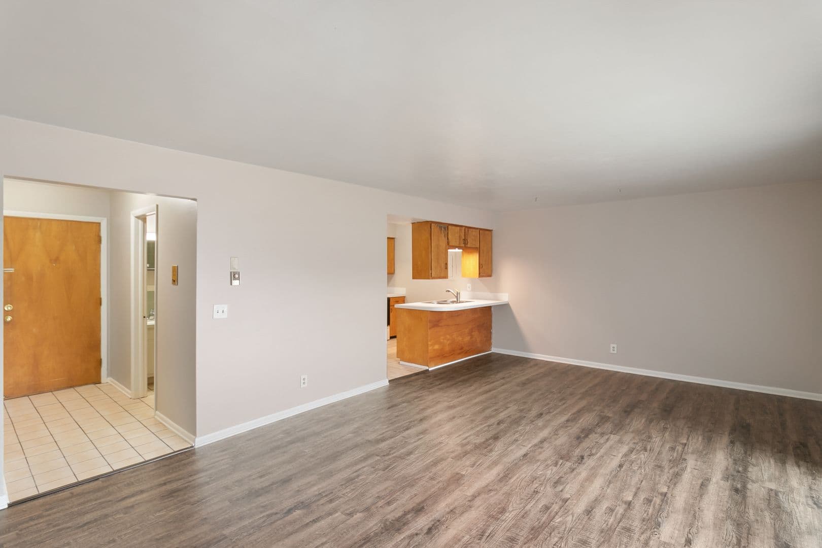 DeWitt Apartment: 13435 Dawn Dew Dr.