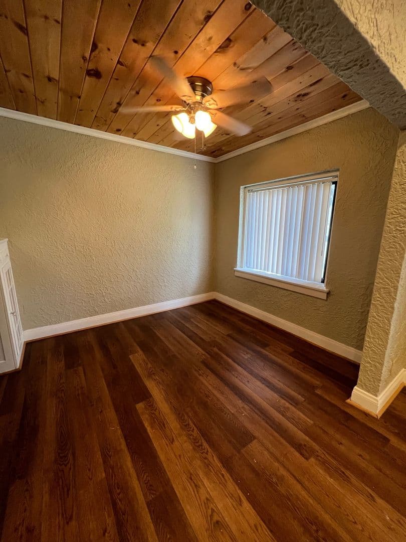 Parchment Apartment: 133 & 143 N Riverview Drive
