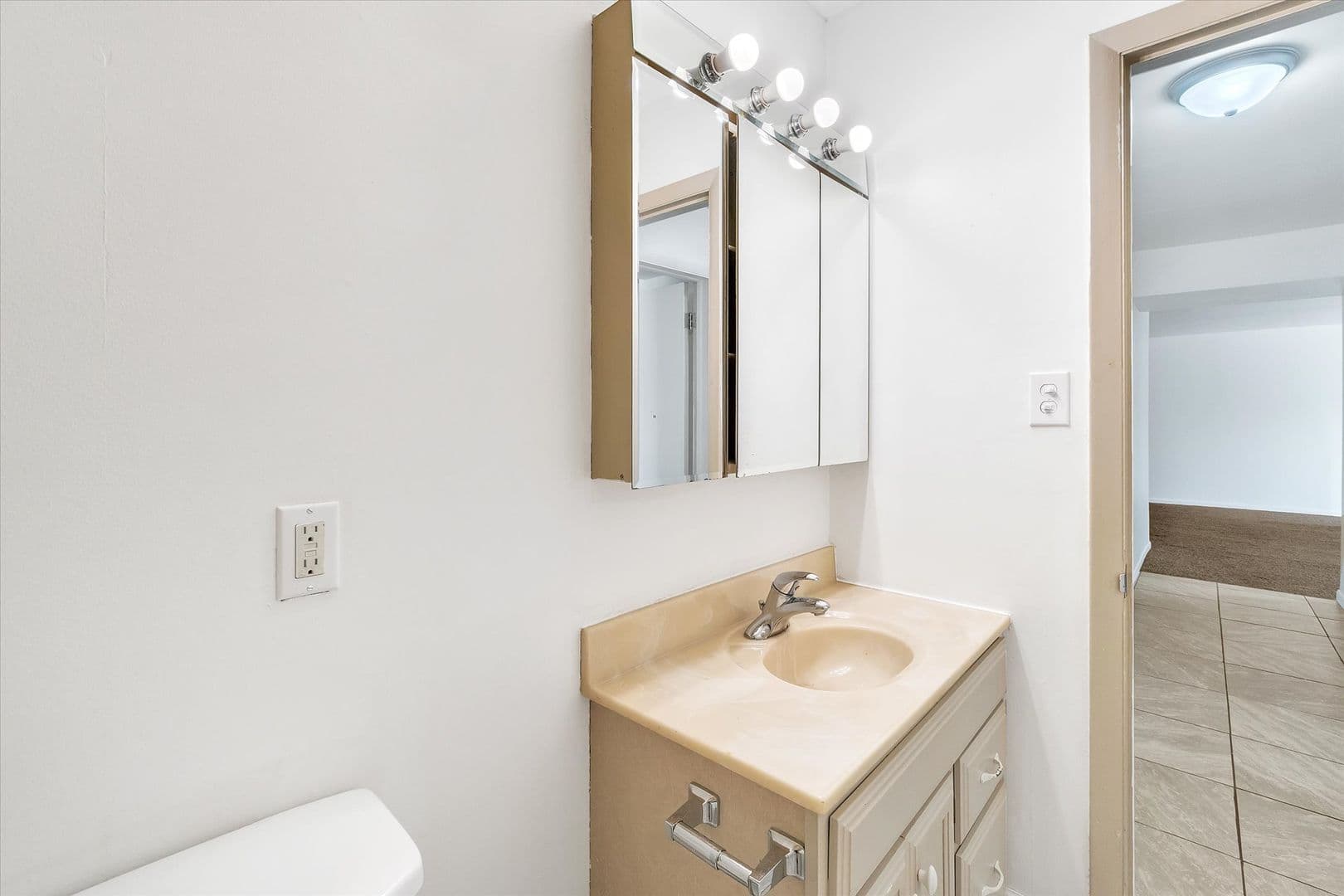 Owosso Apartment: 410 N. Ball St