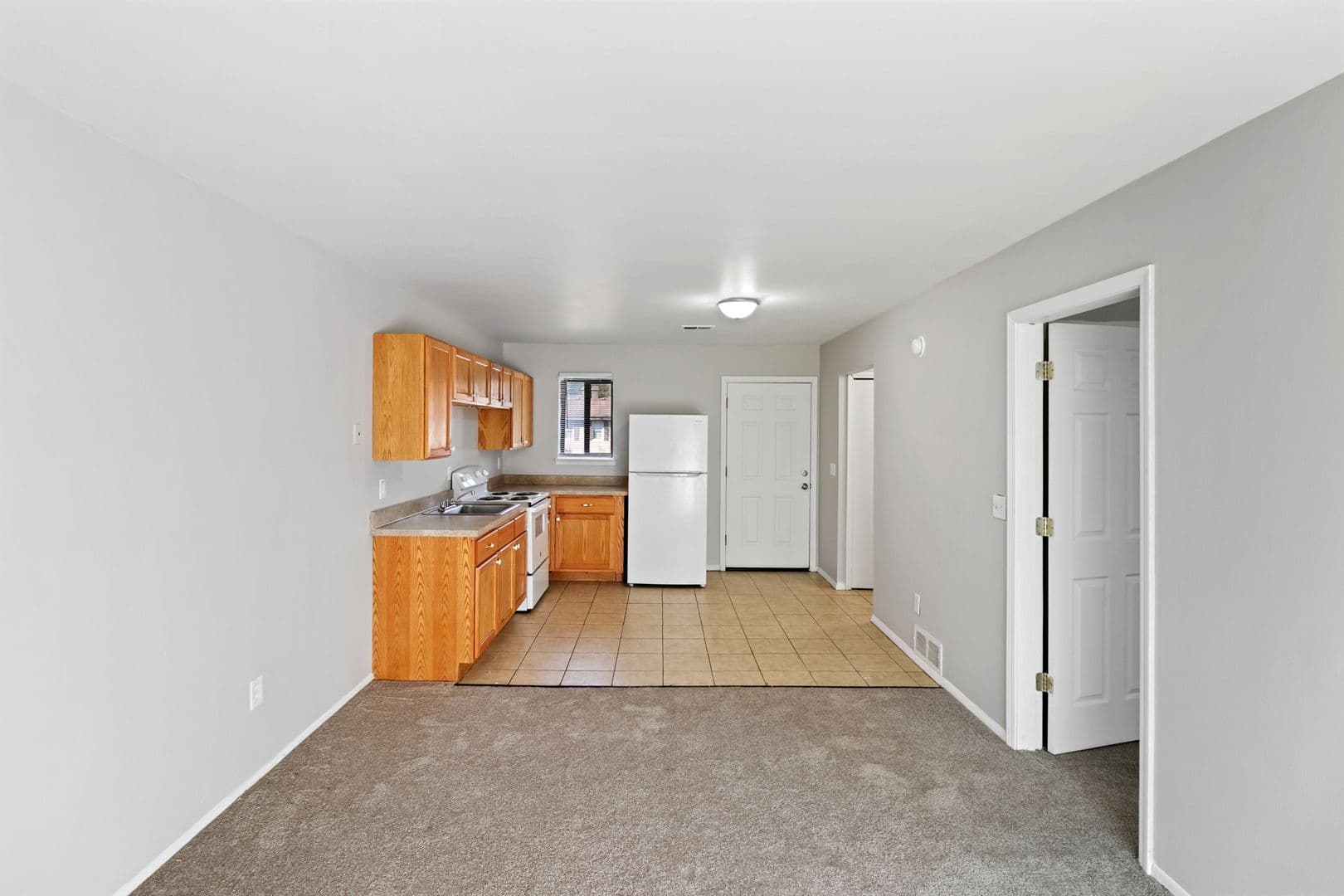 Waterford Apartment: 4144 Airport Rd