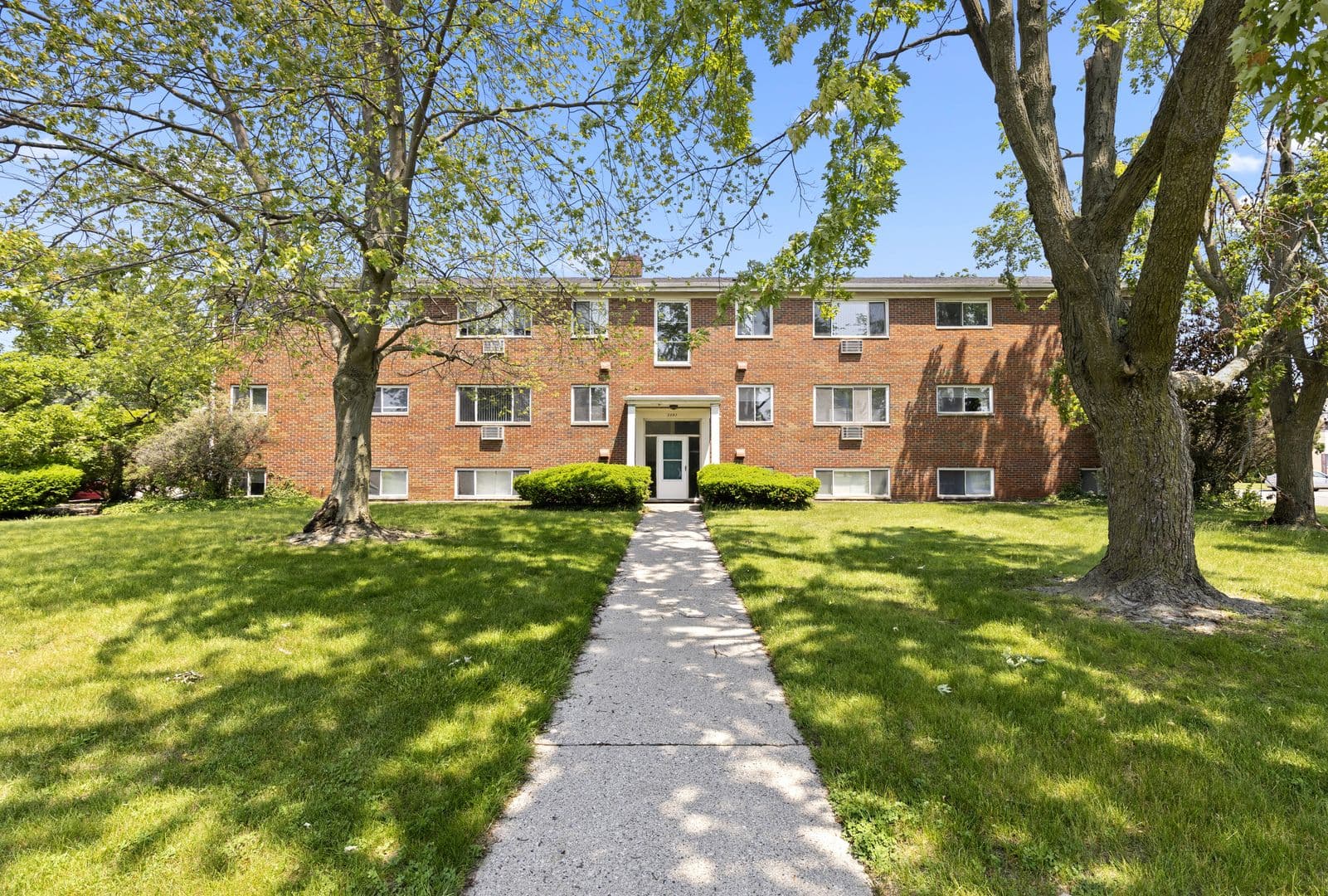 Lansing Apartment: 2928, 2931,2936,2937 Kenwick Circle
