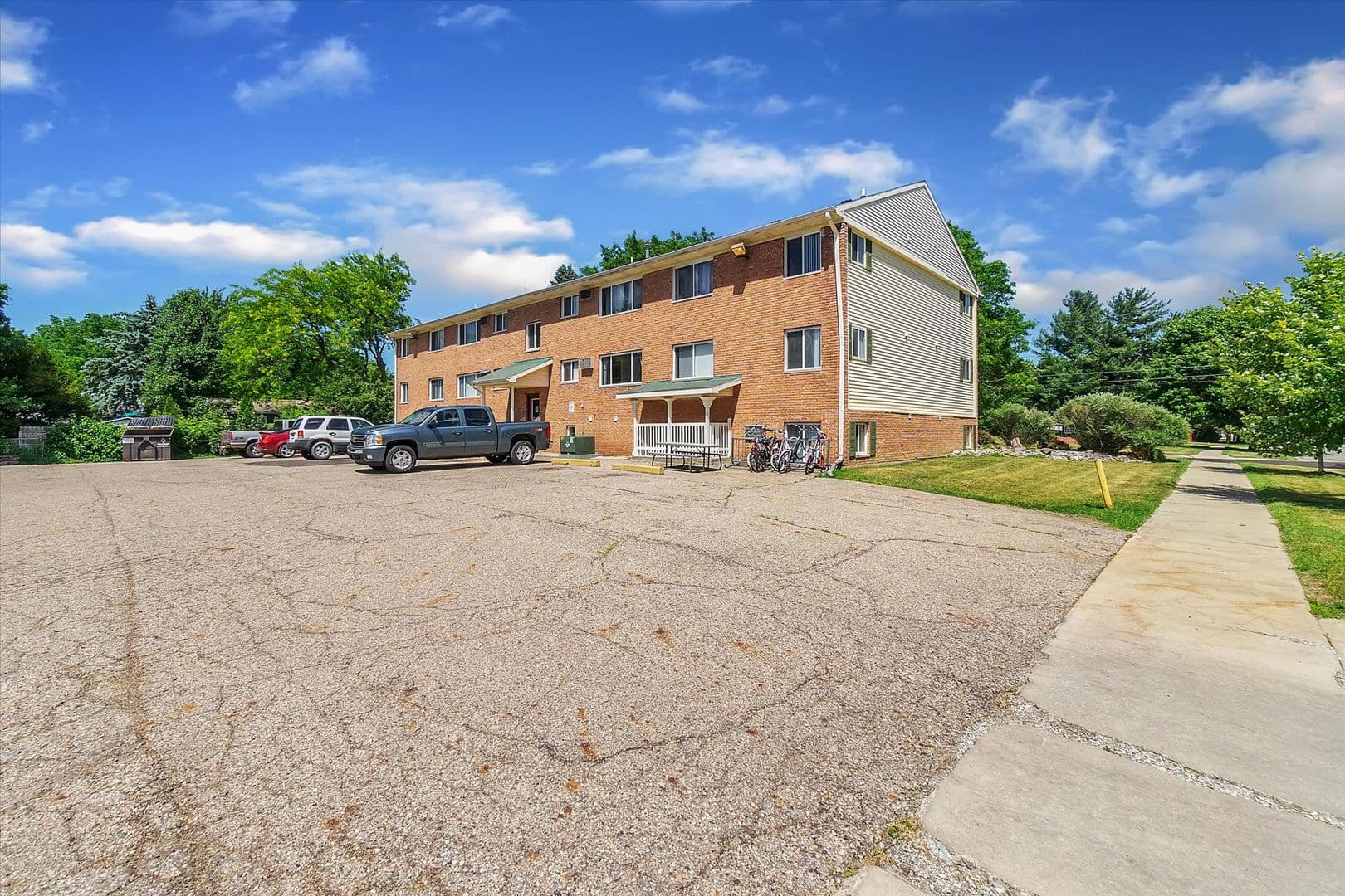 Grand Ledge Apartment: 515 & 516 Maple