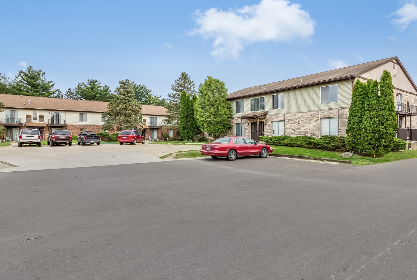Lapeer Apartment: 55 Suzanne Drive
