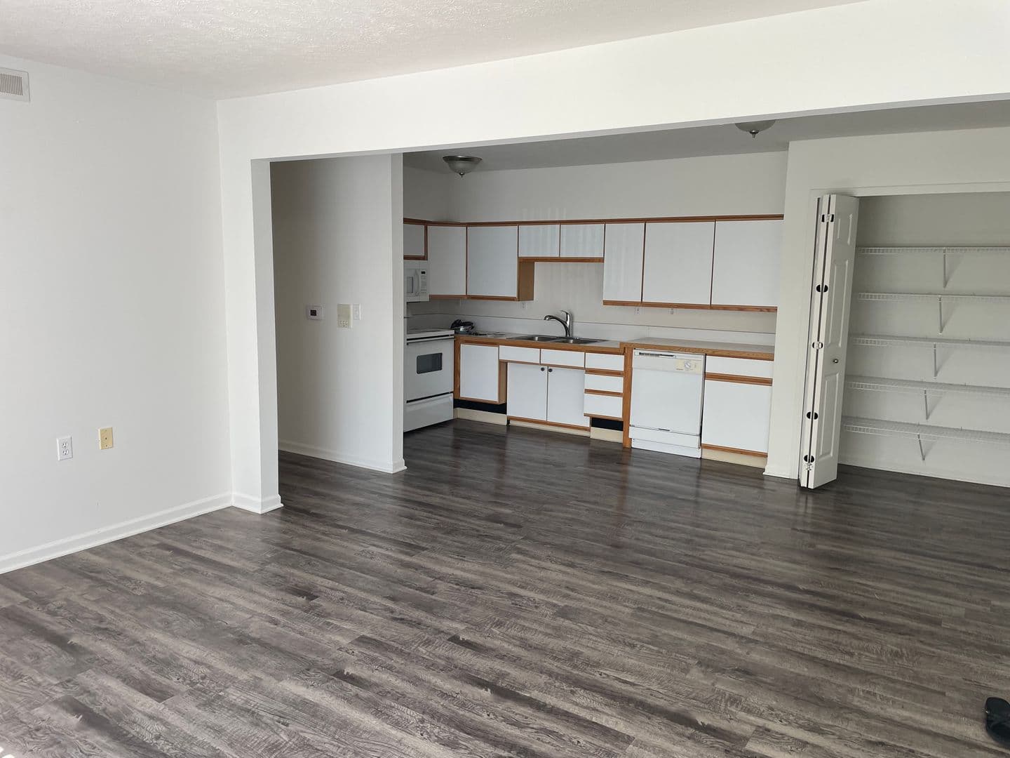 DeWitt Apartment: 840 S. Bridge Street