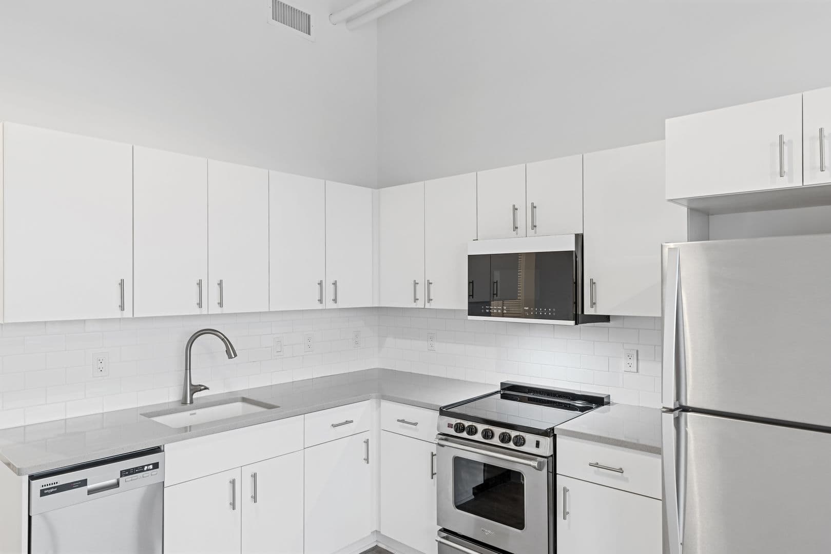 Lansing Apartment: 501 S  Capitol Avenue