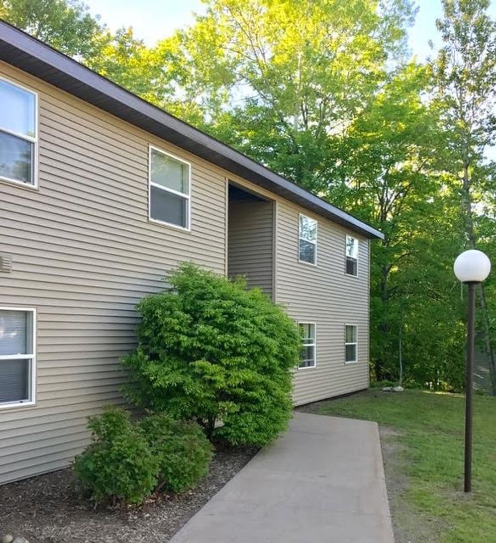 Marquette Apartment: 1000-1142 Northland Drive