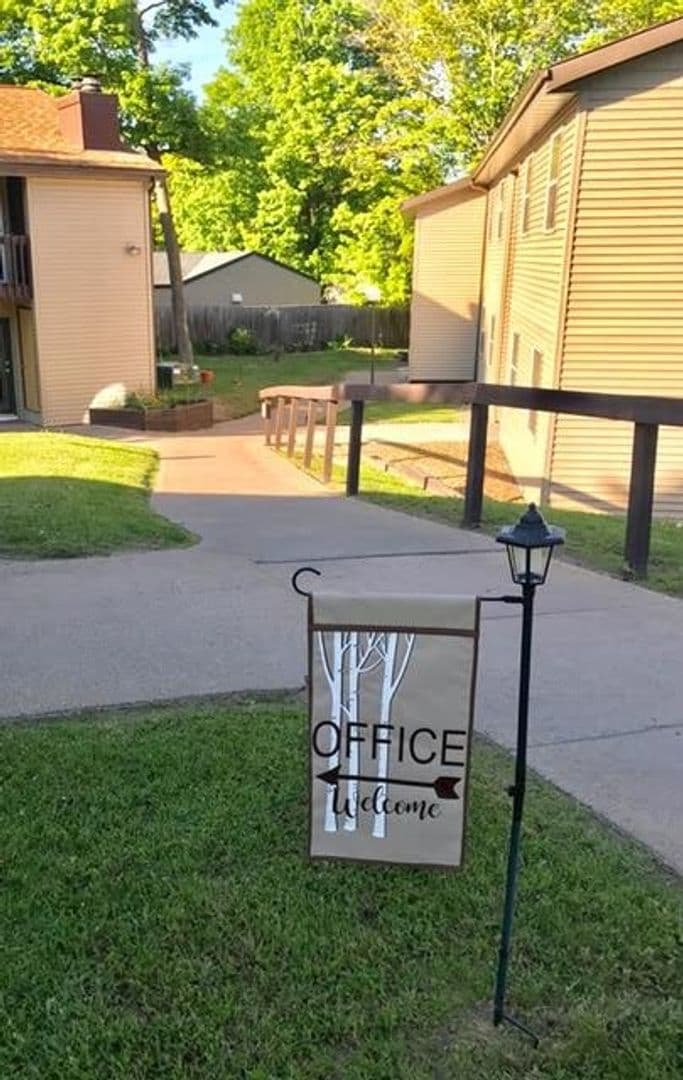 Marquette Apartment: 1000-1142 Northland Drive