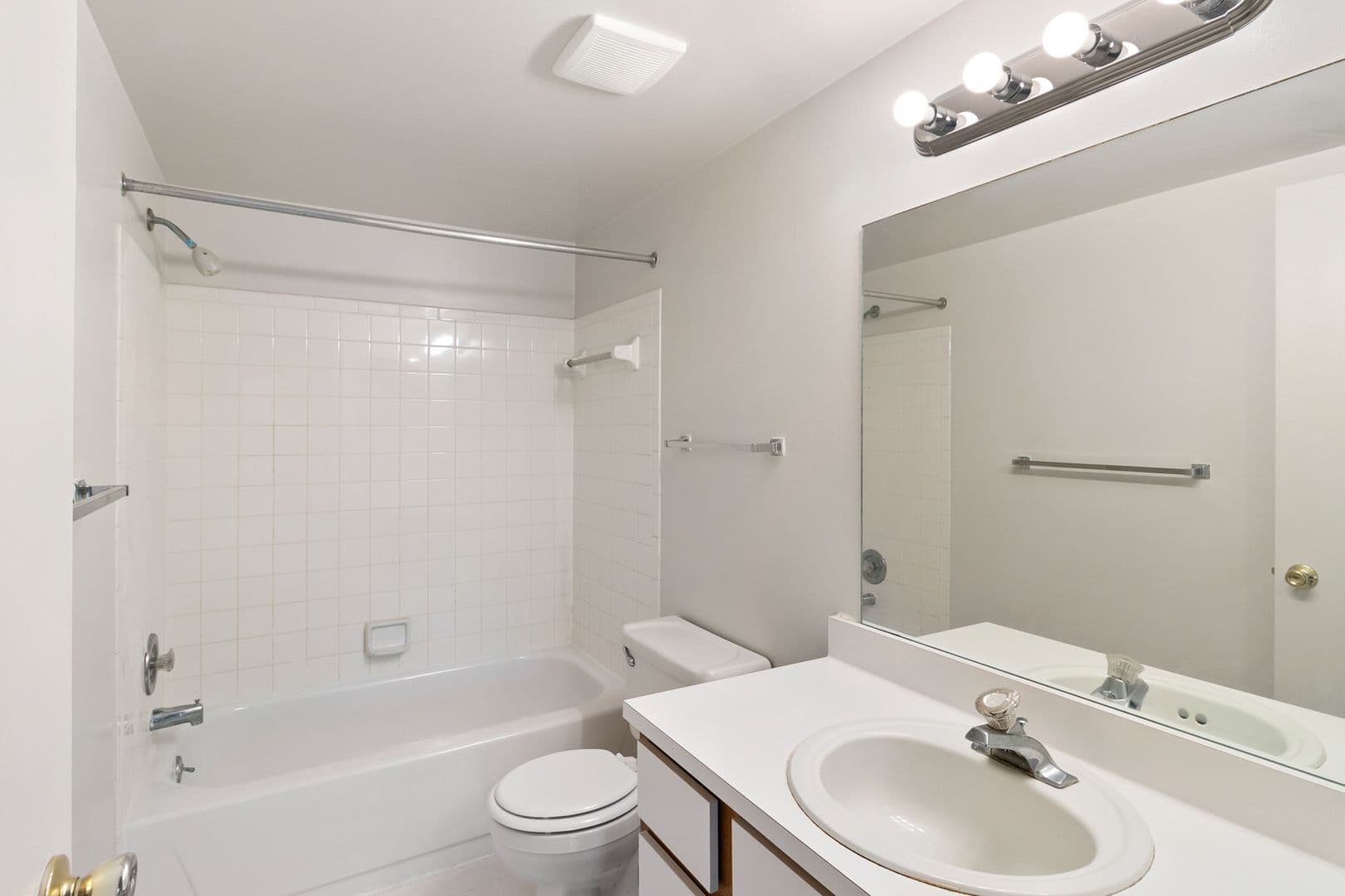 Farmington Hills Apartment: 31600 W. Nine Mile Rd