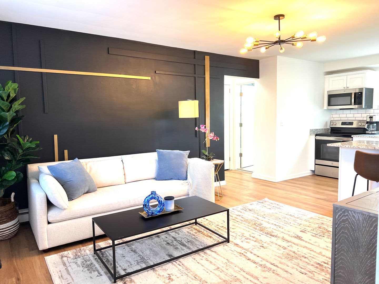 Royal Oak Apartment: 4001 W 13 Mile Road