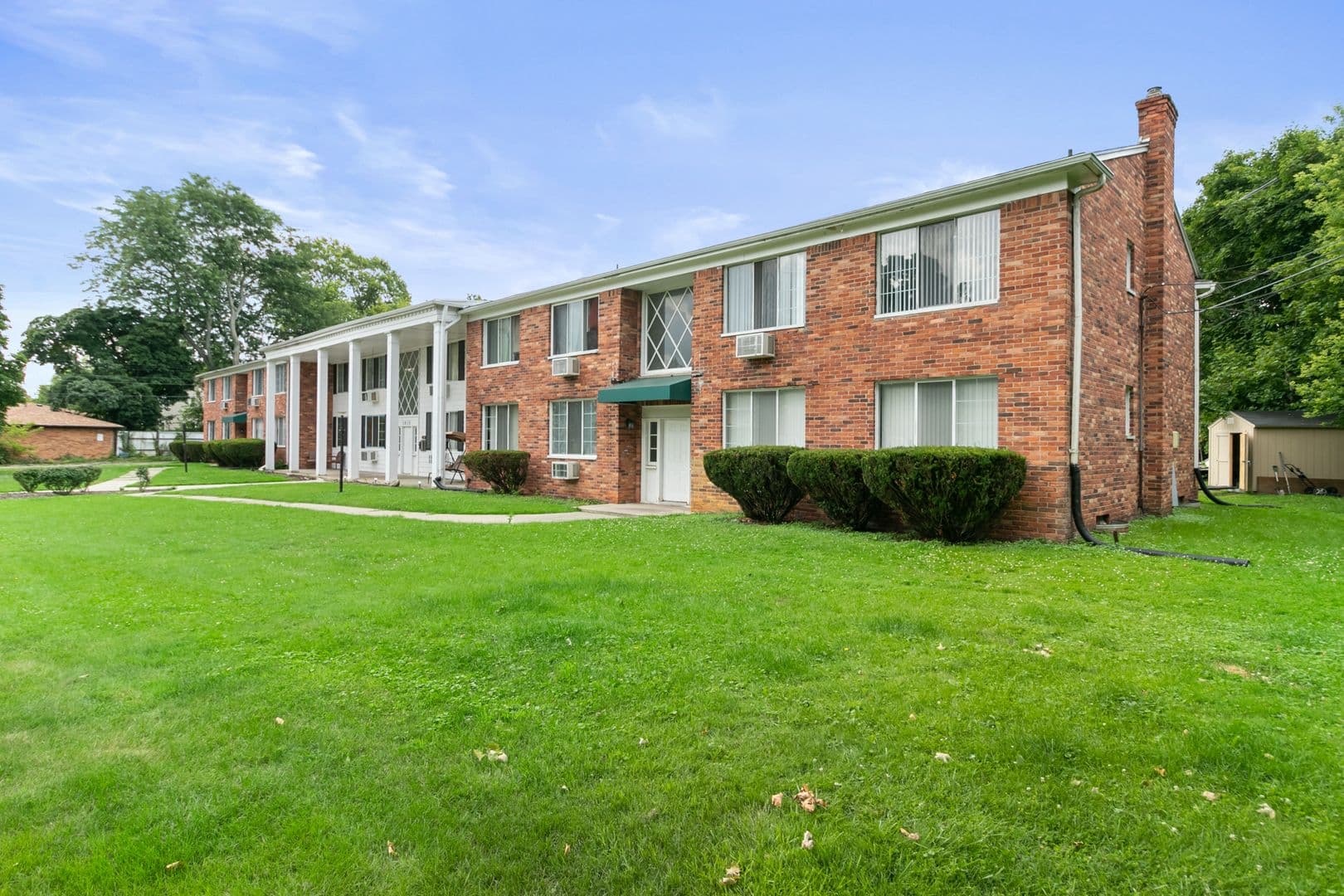Lansing Apartment: 1815 Potomac Circle