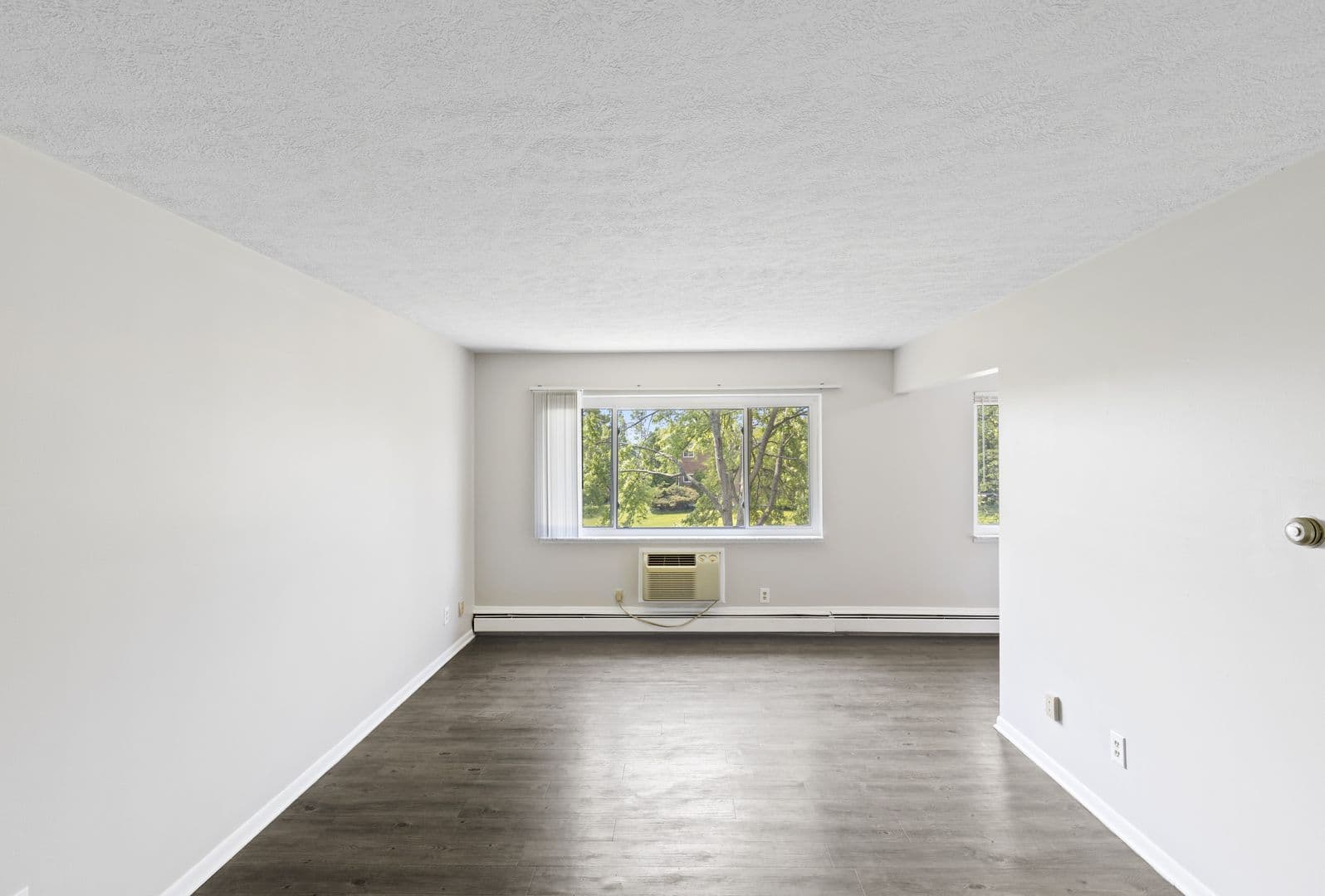 Lansing Apartment: 2928, 2931,2936,2937 Kenwick Circle