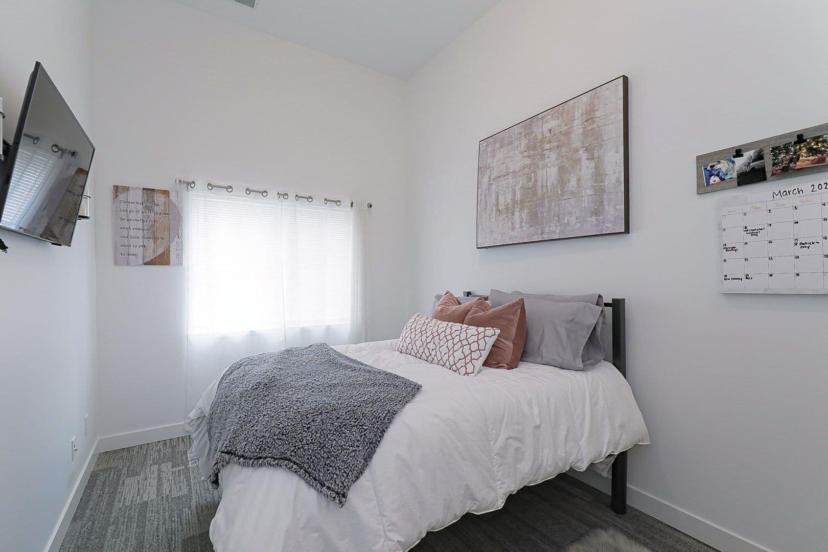East Lansing Apartment: 16820 Chandler Rd
