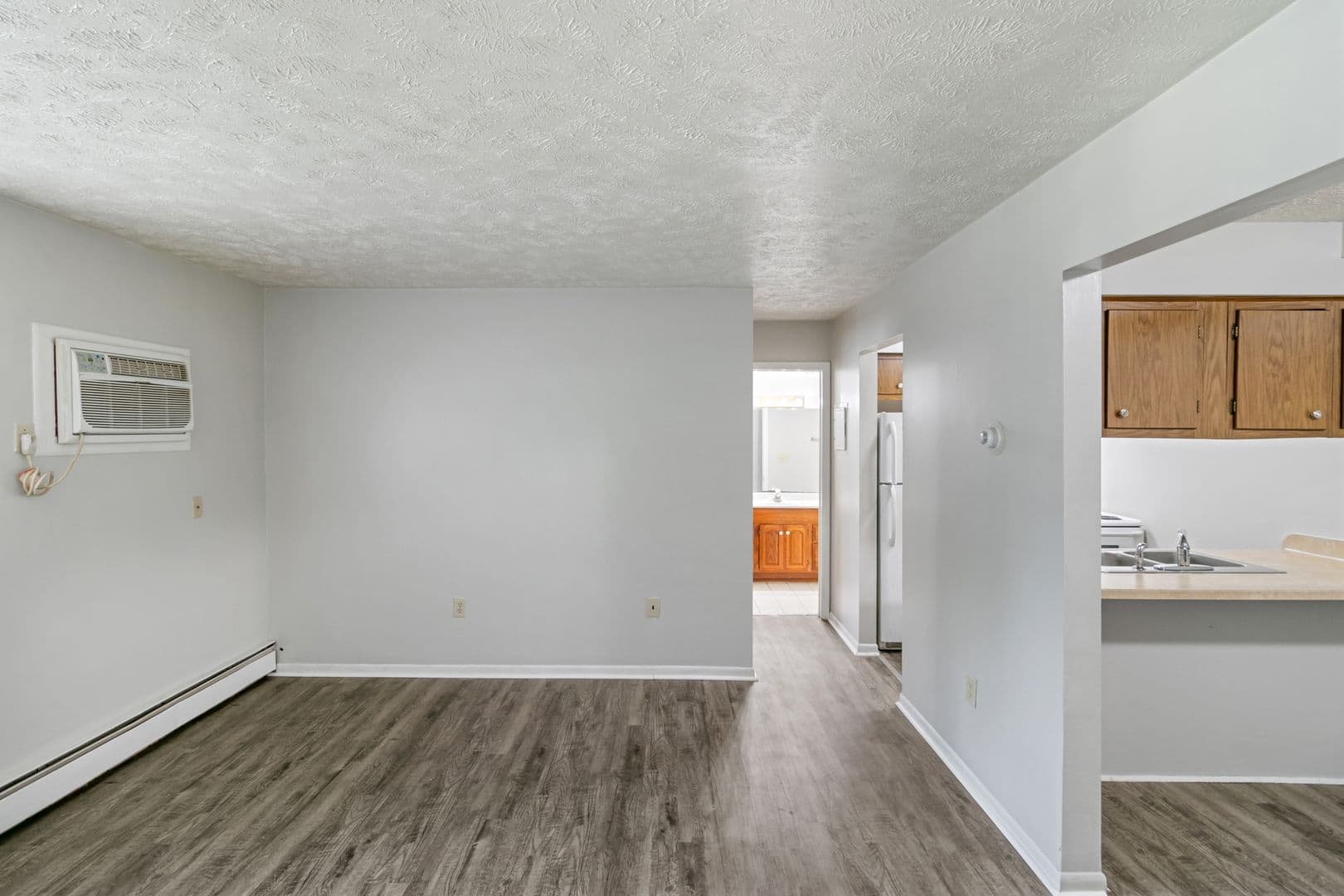 Holt Apartment: 2371 Aurelius Rd