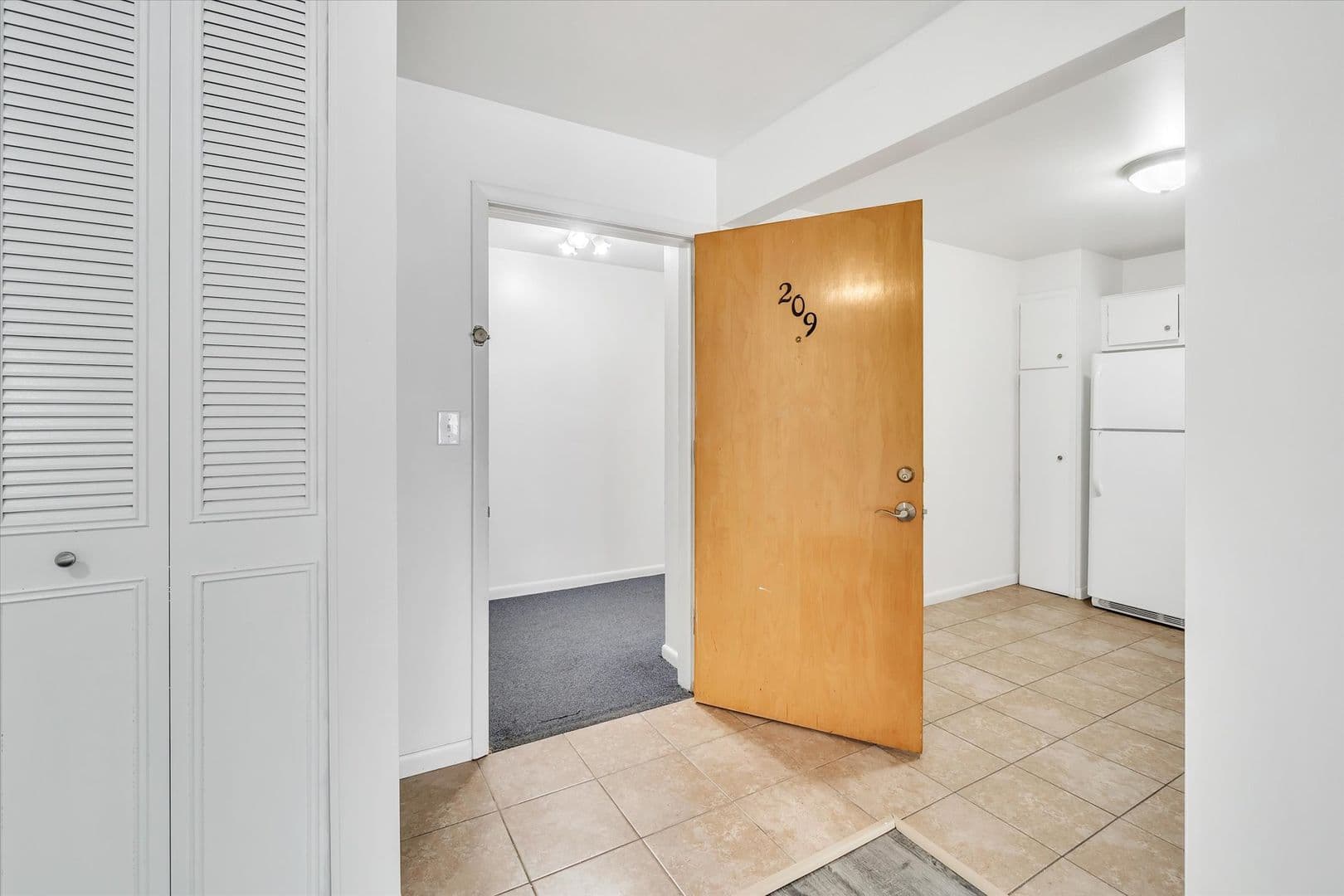 Owosso Apartment: 410 N. Ball St