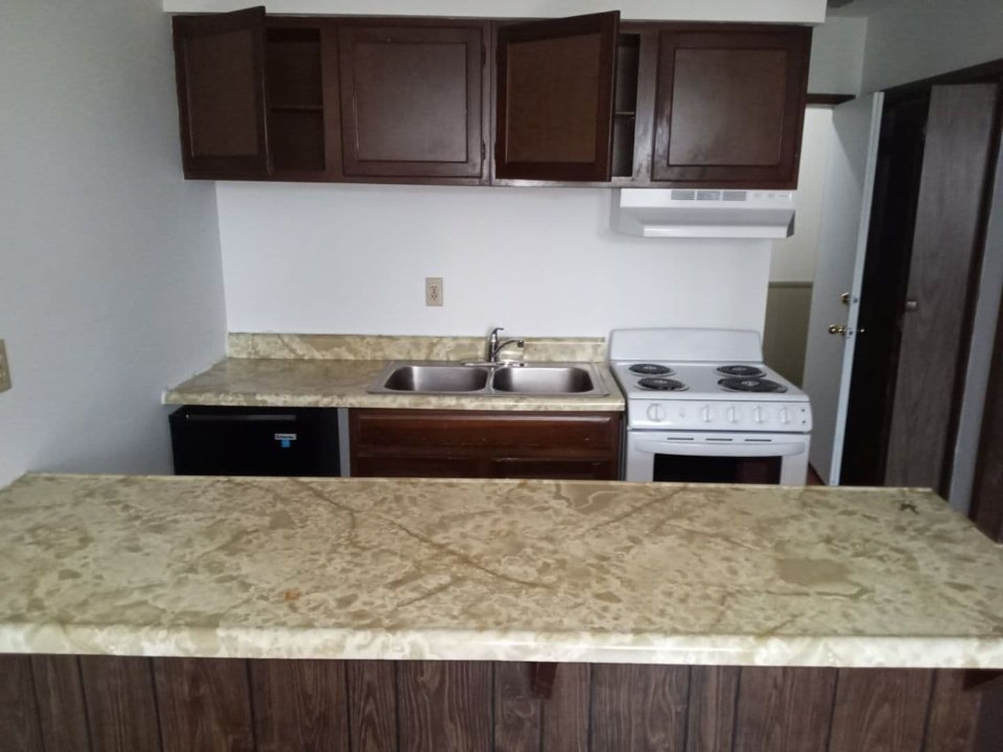 Marquette Apartment: 2040 Presque Isle Ave
