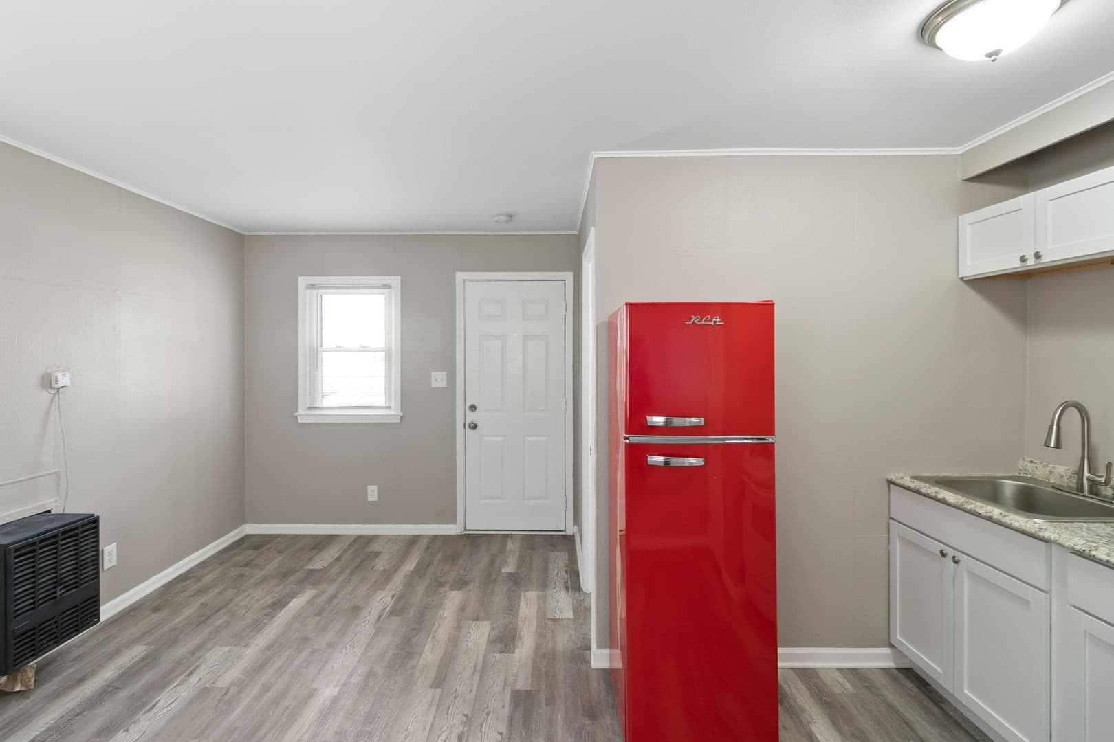 Redford Charter Twp Apartment: 24311 Plymouth Rd