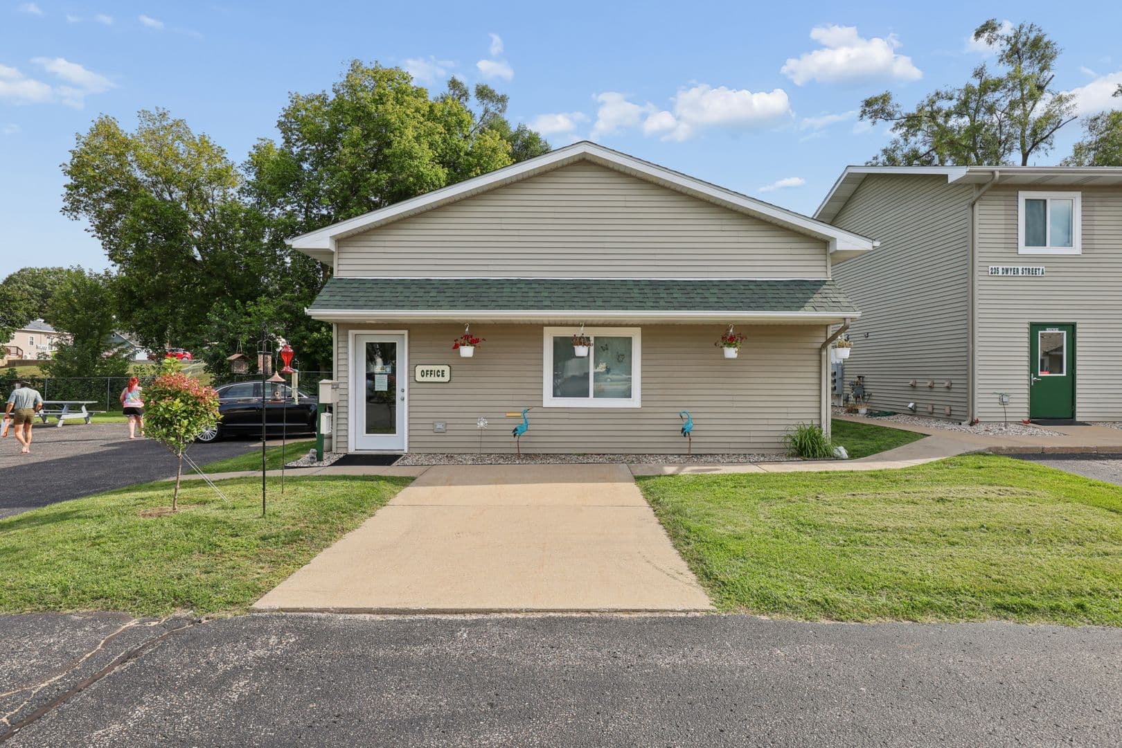 Clare Apartment: 235 Dwyer Avenue