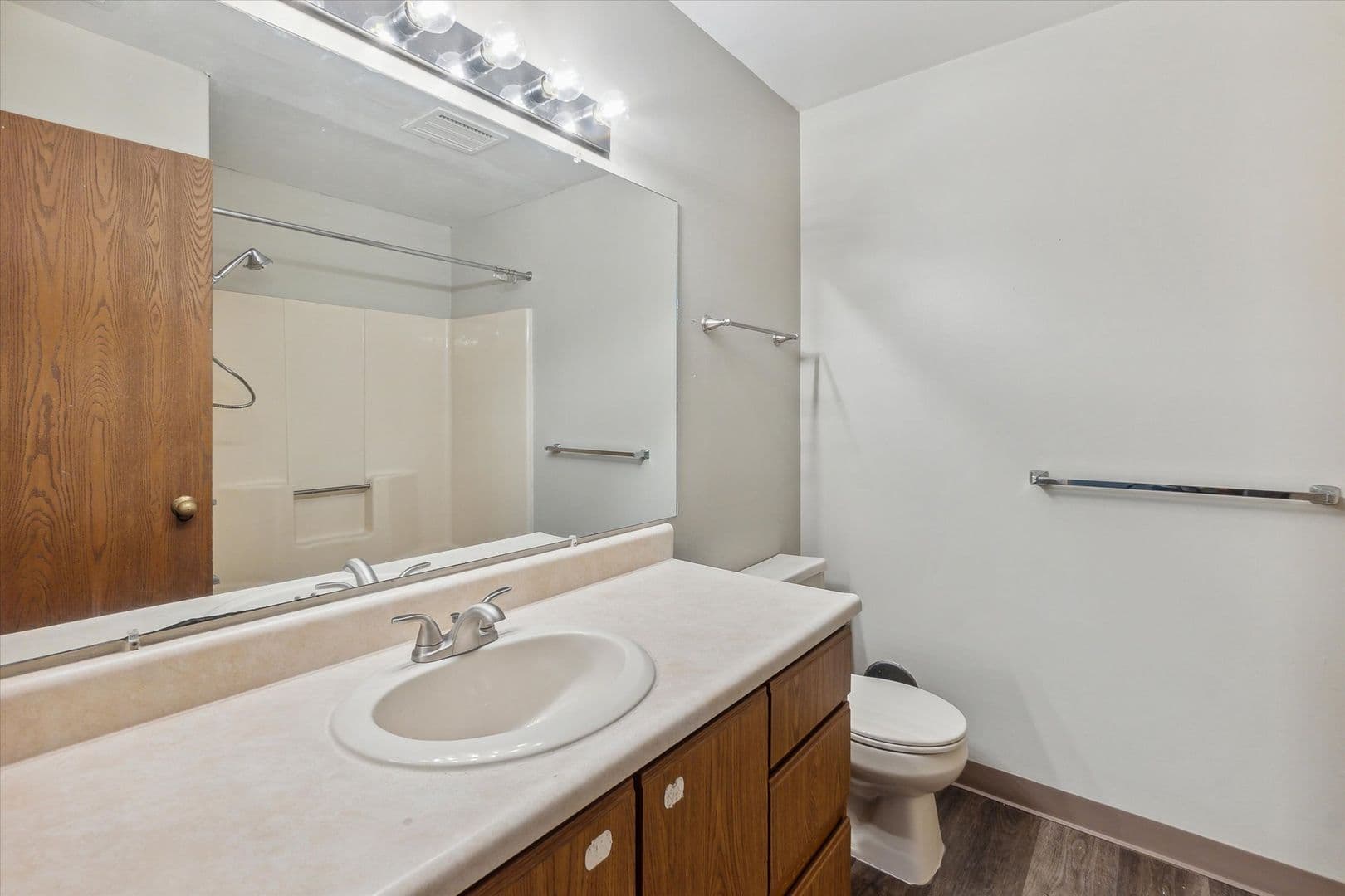 Augusta Apartment: 504 W Jefferson