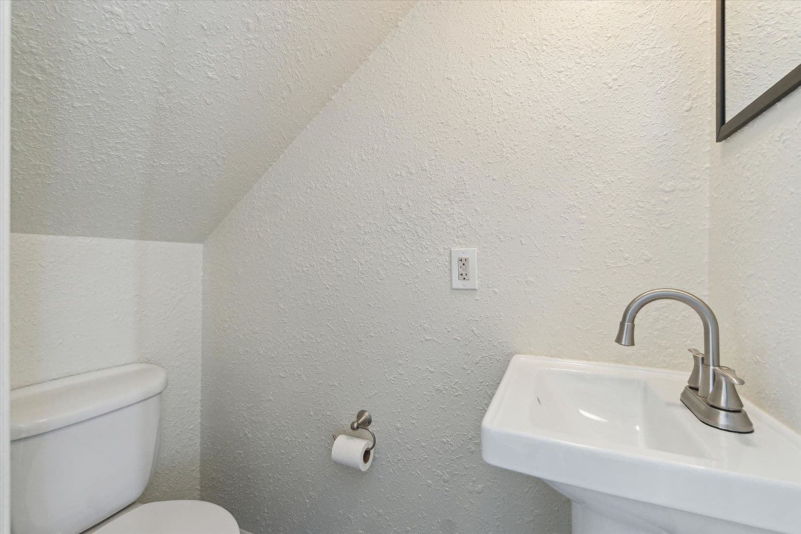 Alma Apartment: 1589 Mary Ct