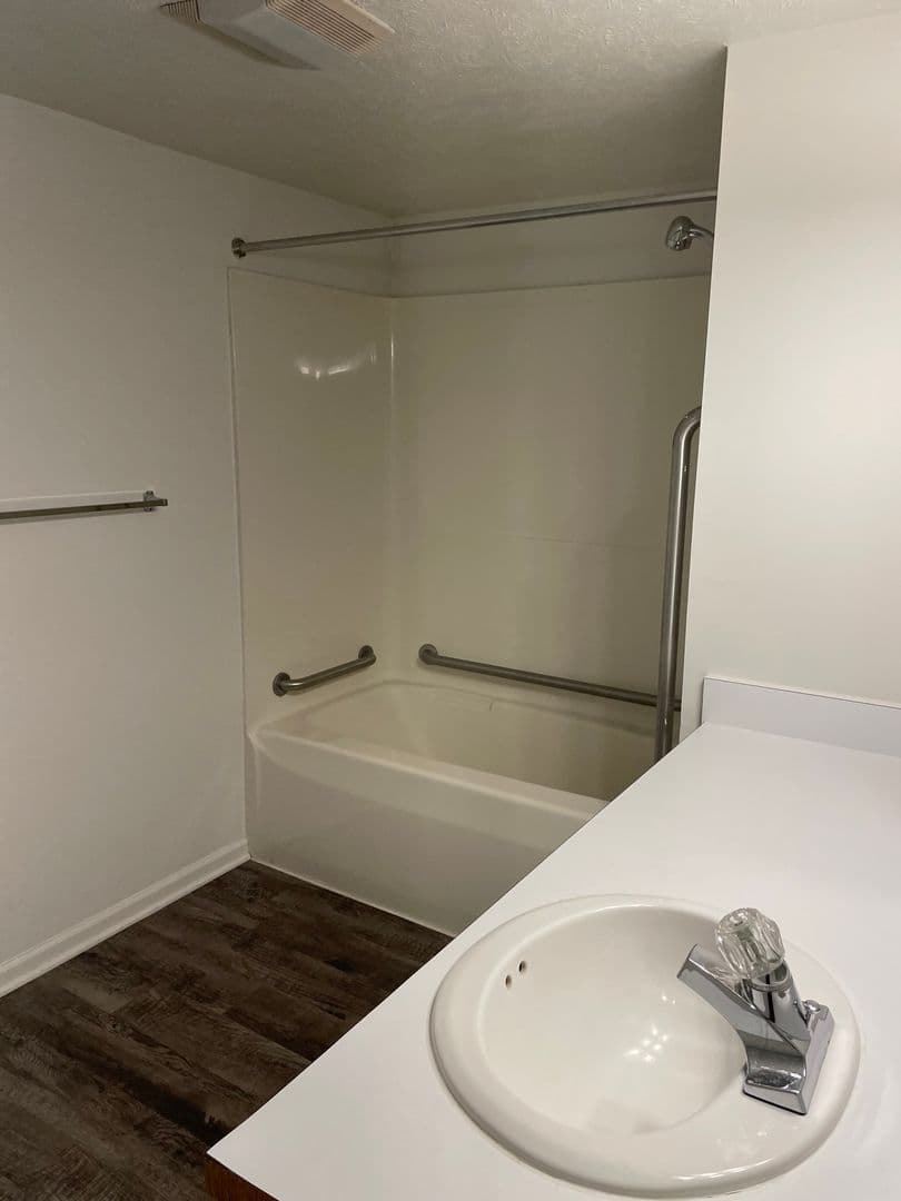 DeWitt Apartment: 840 S. Bridge Street