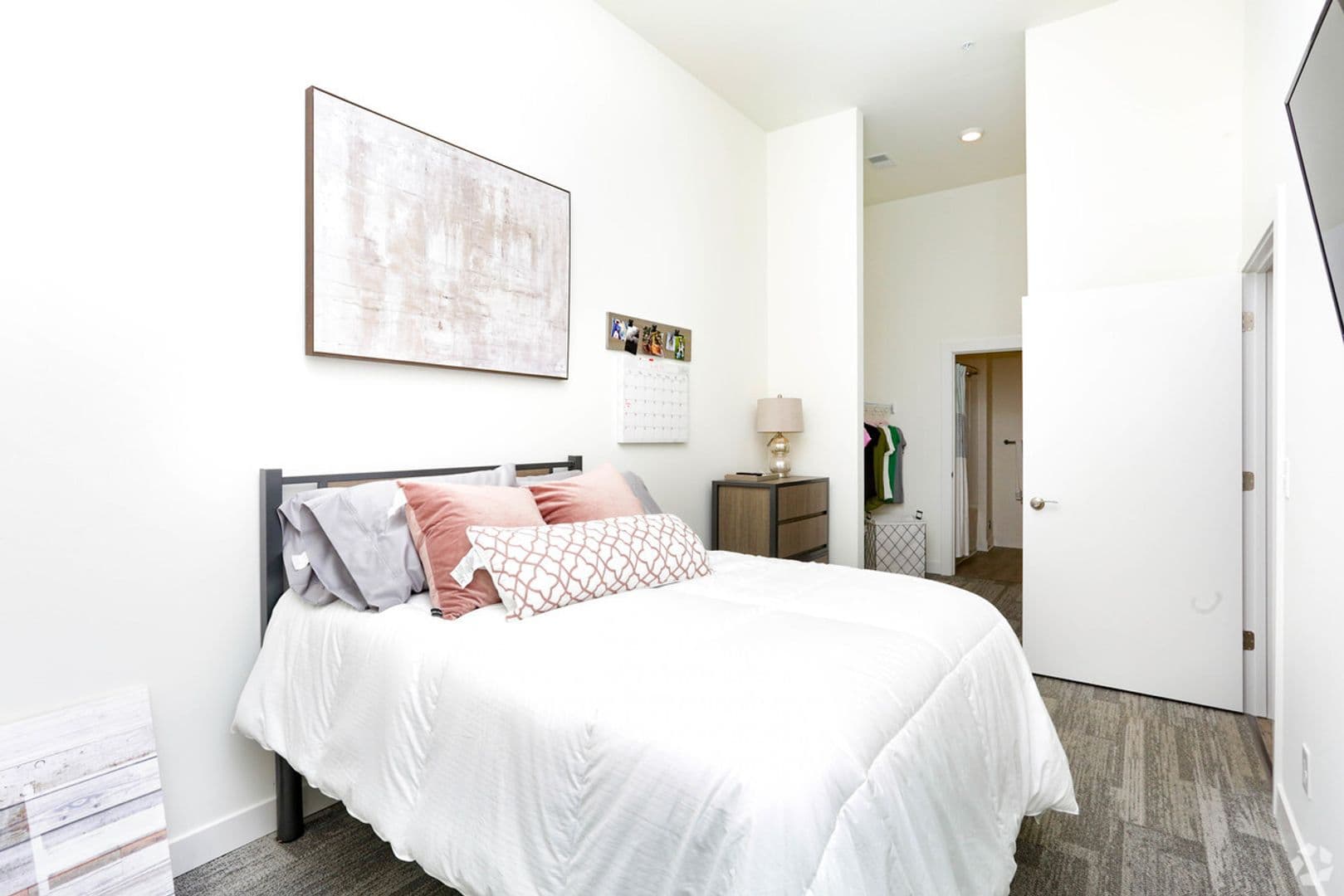 East Lansing Apartment: 16820 Chandler Rd