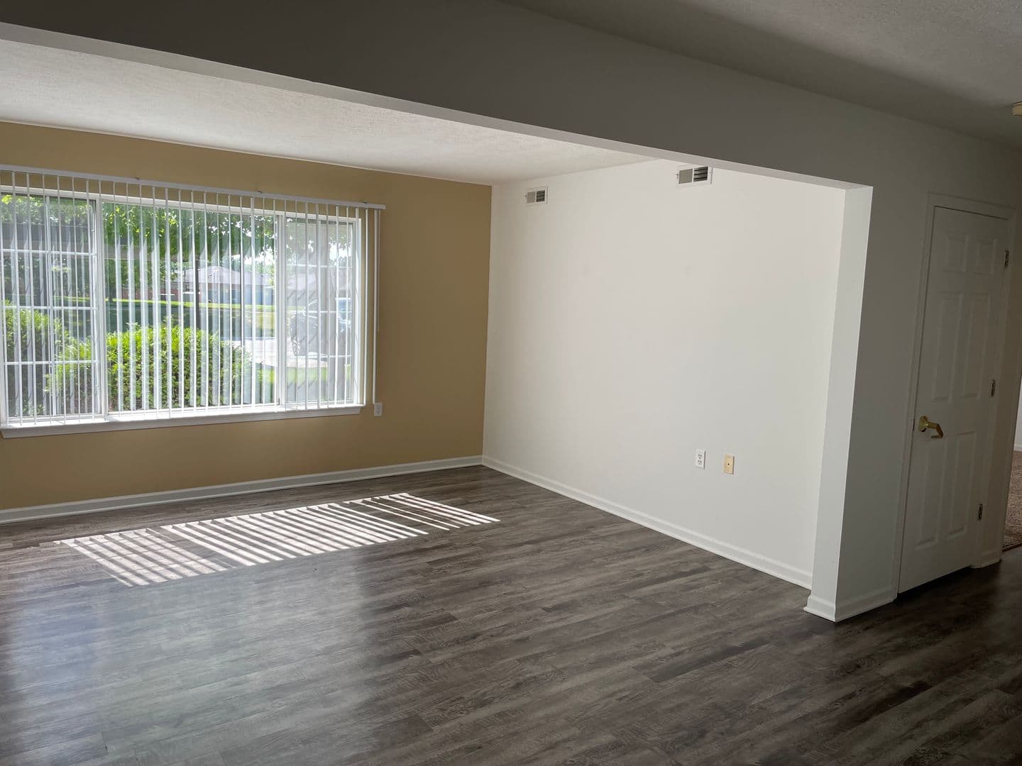 DeWitt Apartment: 840 S. Bridge Street