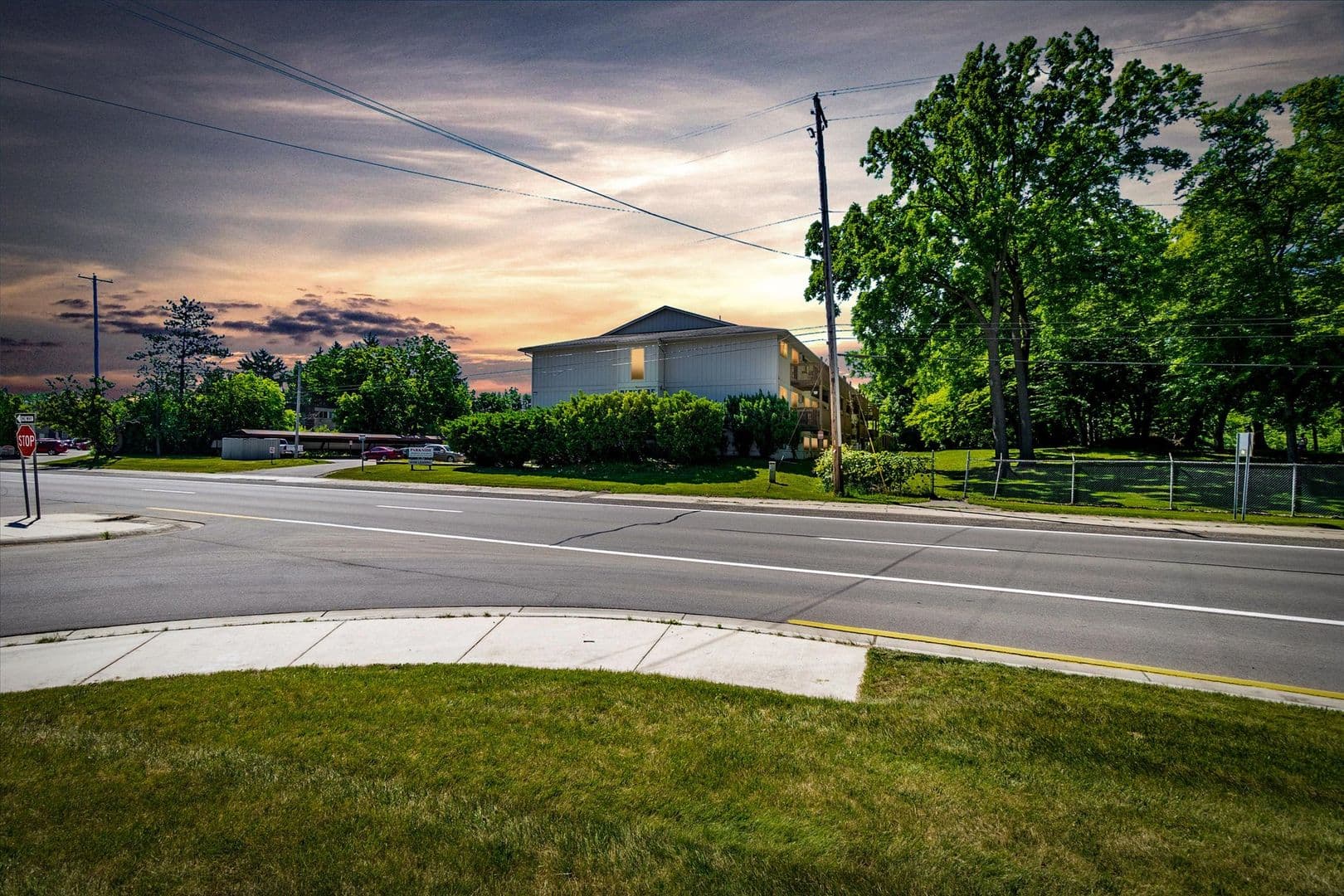 East Lansing Apartment: 1224 East Saginaw