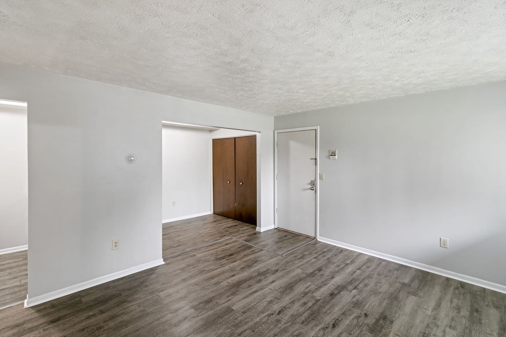 Holt Apartment: 2371 Aurelius Rd