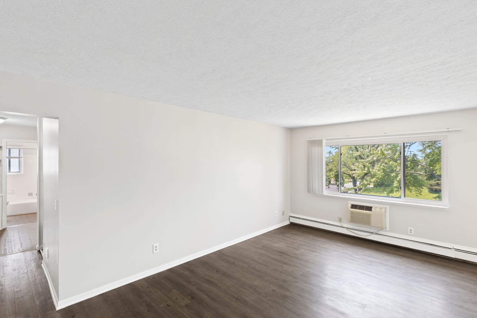 Lansing Apartment: 2928, 2931,2936,2937 Kenwick Circle